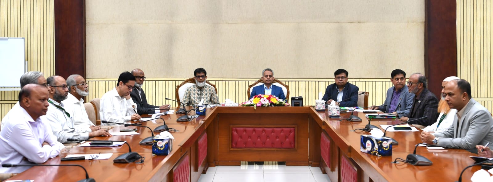 সড়ক পরিবহন ও সেতু মন্ত্রী শেখ রবিউল আলম এবং প্রতিমন্ত্রী হাবিবুর রশিদের সাথে ডিএমটিসিএল কর্মকর্তা-কর্মচারীদের মতবিনিময় ও দিকনির্দেশনা প্রদান সভা
