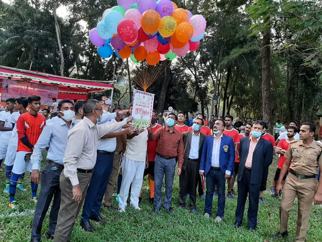 ফুটবল ও ভলি বল খেলার স্মৃতি