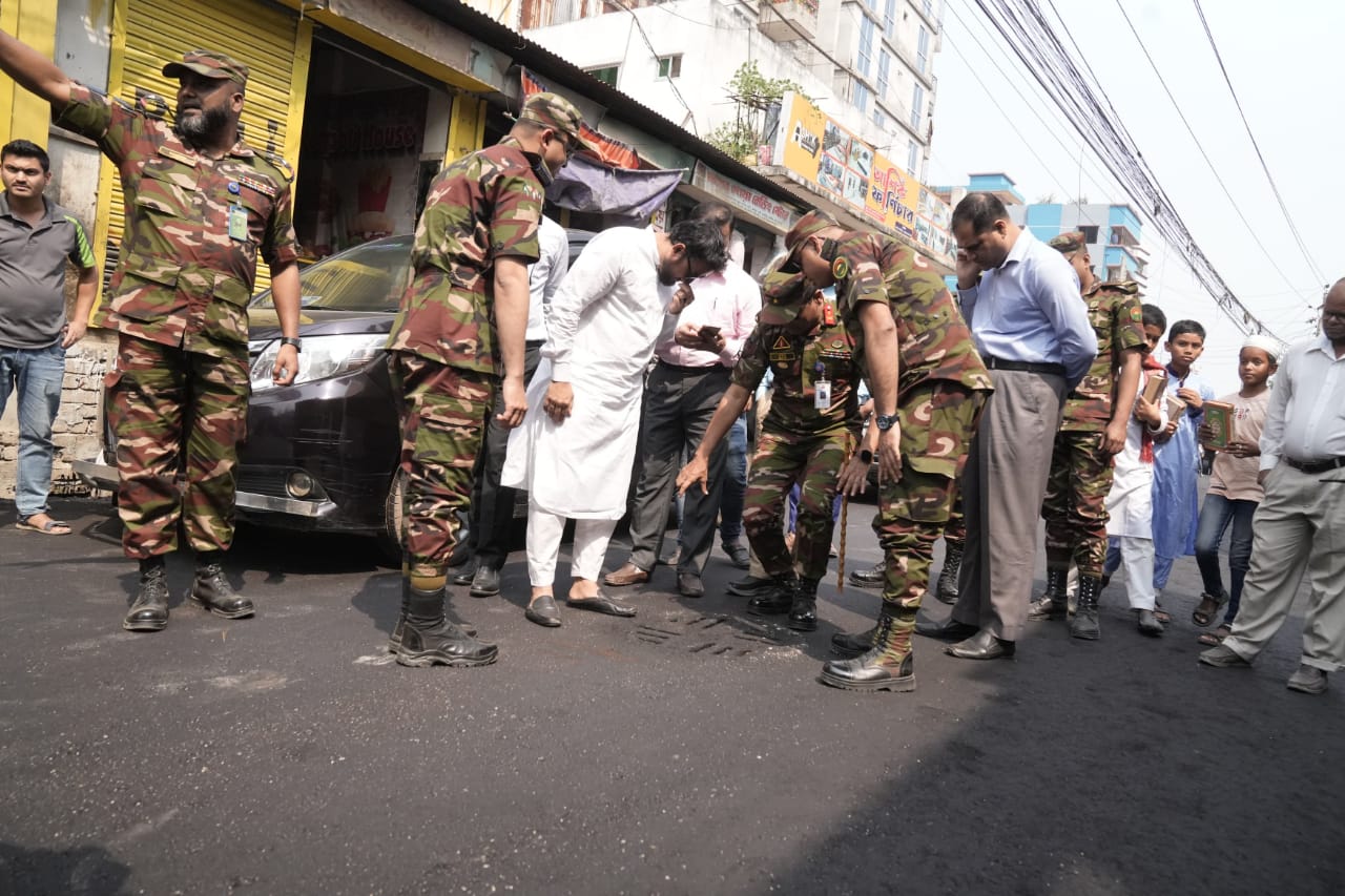 উত্তরখান এলাকায় রাস্তা ও ড্রেনেজের চলমান কাজ পরিদর্শন