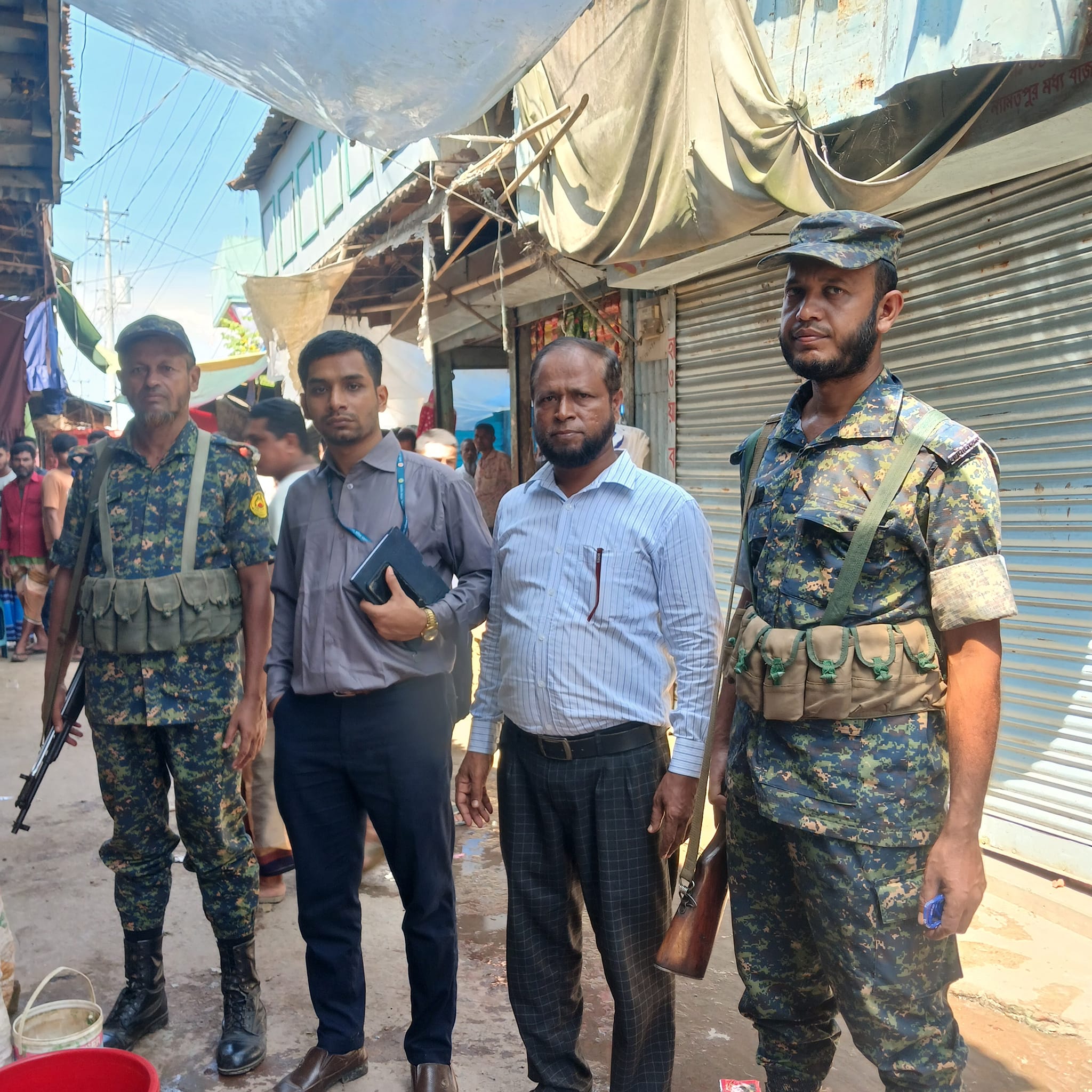 কিশোরগঞ্জ জেলার ত্রিশ লক্ষের ও অধিক ভোক্তার অধিকার সংরক্ষণে বাজার তদারকি কার্যক্রমের একটি চিত্র ।