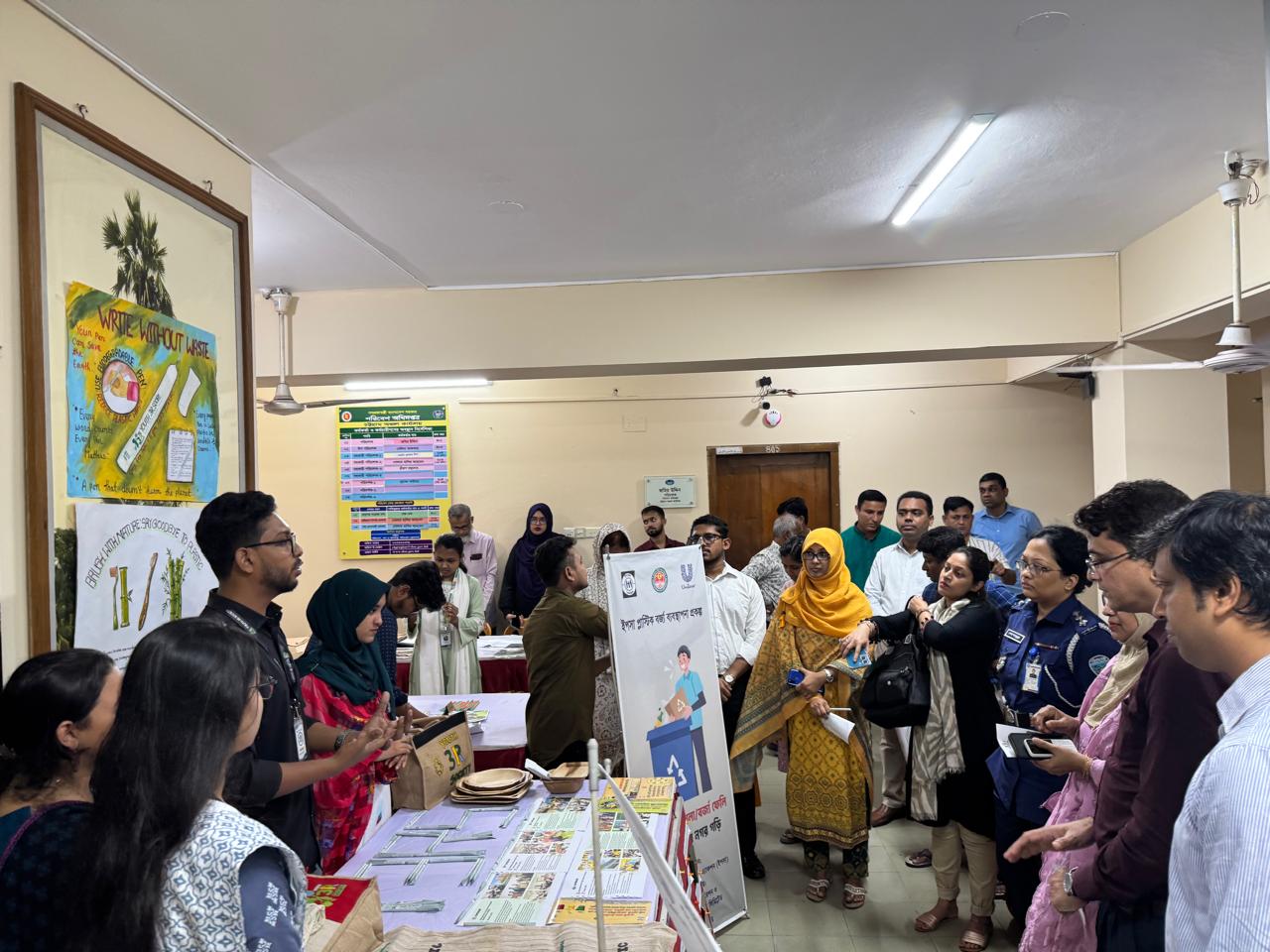 তারুণ্যের উৎসব ২০২৫ উদযাপন উপলক্ষে প্লাস্টিকের বিকল্প পণ্যের প্রদর্শনী