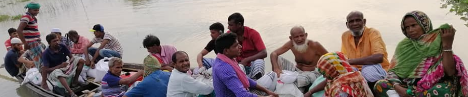 বন্যার্তদের মাঝে ত্রাণ বিতরণ