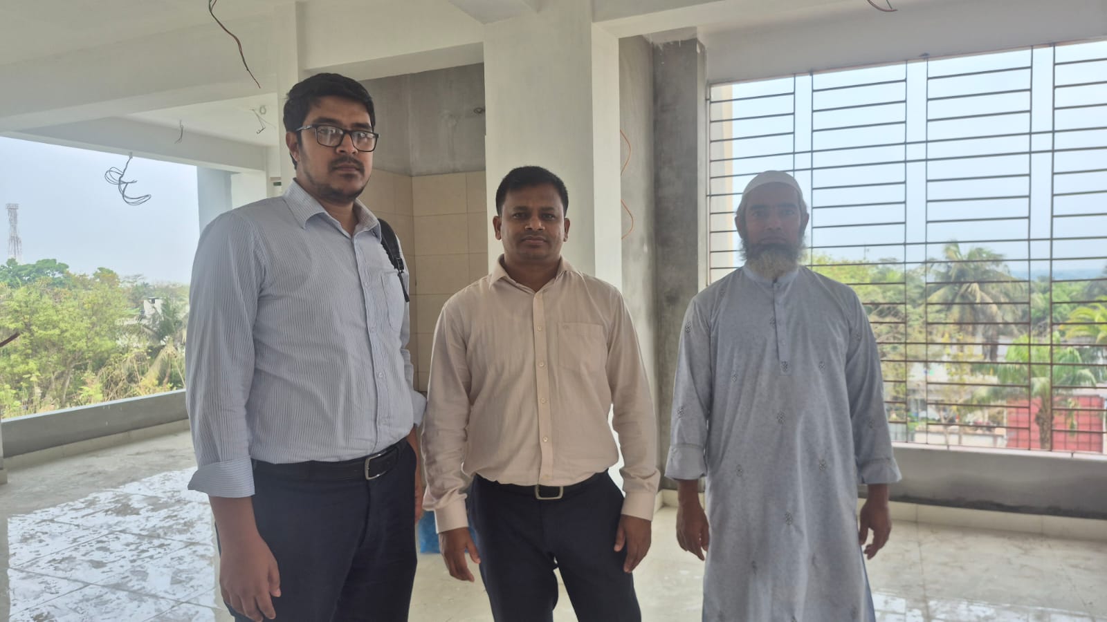 ইডিসি প্রকল্পের আওতায় উপজেলা সেবা ও তথ্যপ্রযুক্তি প্রশিক্ষণ কেন্দ্র এবং তথ্য ও যোগাযোগ প্রযুক্তি অধিদপ্তর, উপজেলা কার্যালয়, বটিয়াঘাটা পরিদর্শনে মোঃ আলীমুজ্জামান খান (জেলা আইসিটি অফিসার) ও জি.এম. সালমান এ মেহবুব (সহকারী নেটওয়ার্ক ইঞ্জিনিয়ার)