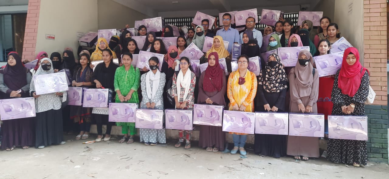 হার পাওয়ার প্রকল্পের দ্বিতীয় ধাপে ওমেন আইটি সার্ভিস প্রোভাইডার কোর্সের ৭৮ জন প্রশিক্ষর্ণাথীদের মধ্যে ল্যাপটপ বিতরণ কার্যক্রম সম্পন্ন হয়েছে।