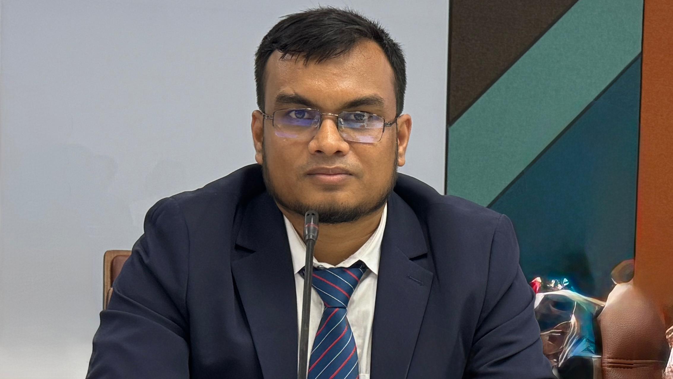 সহকারী প্রোগ্রামার হিসেবে যোগদান
