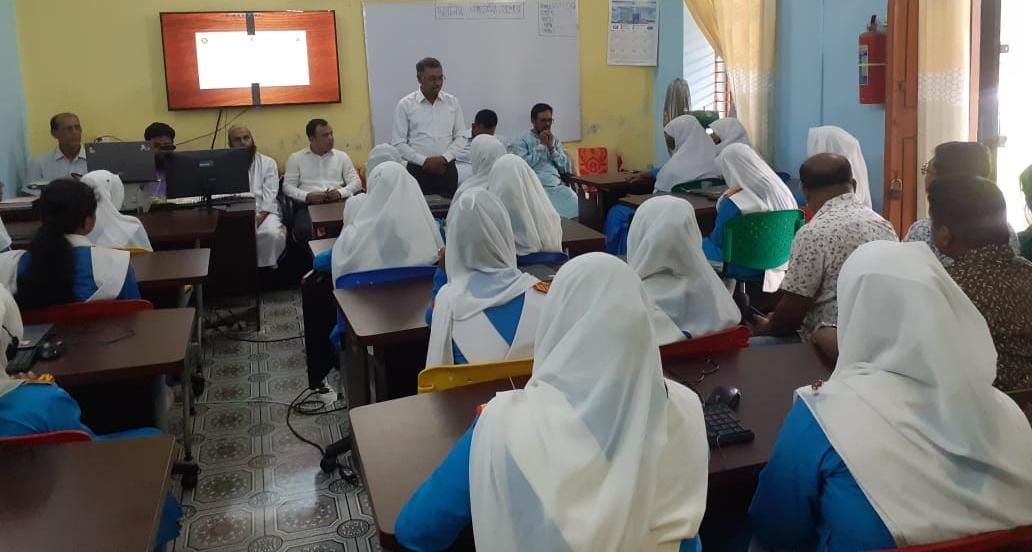 জেলা আইসিটি কর্মকর্তা কর্তৃক কম্পিউটার ল্যাব পরিদর্শন