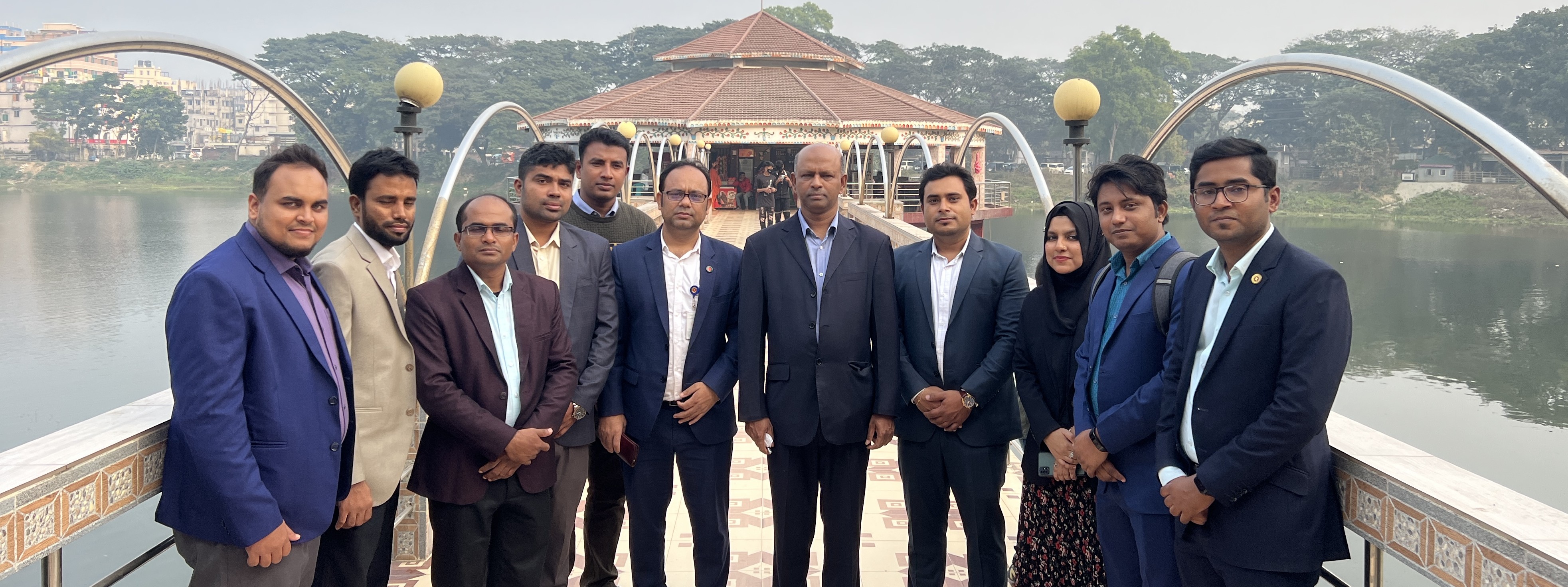 পরিচালক স্যারের সাথে সকল অফিসার