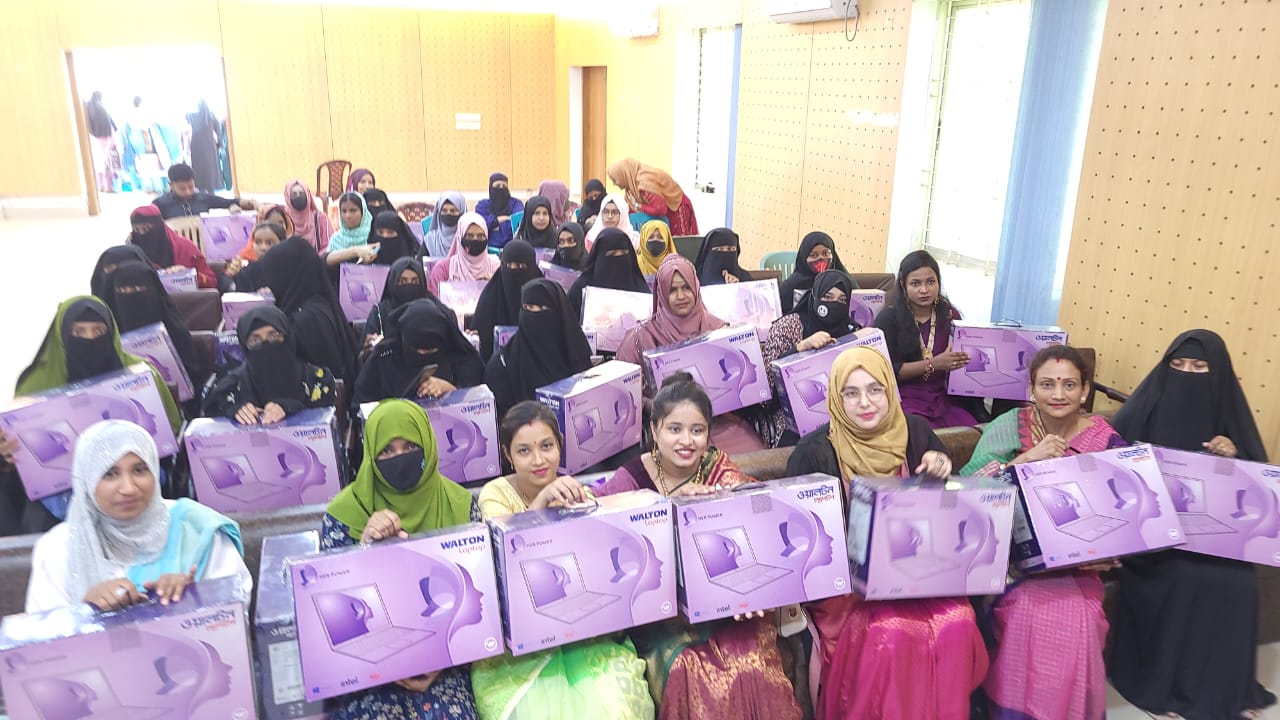 হার-পাওয়ার ল্যাপটপ বিতরনী ৩