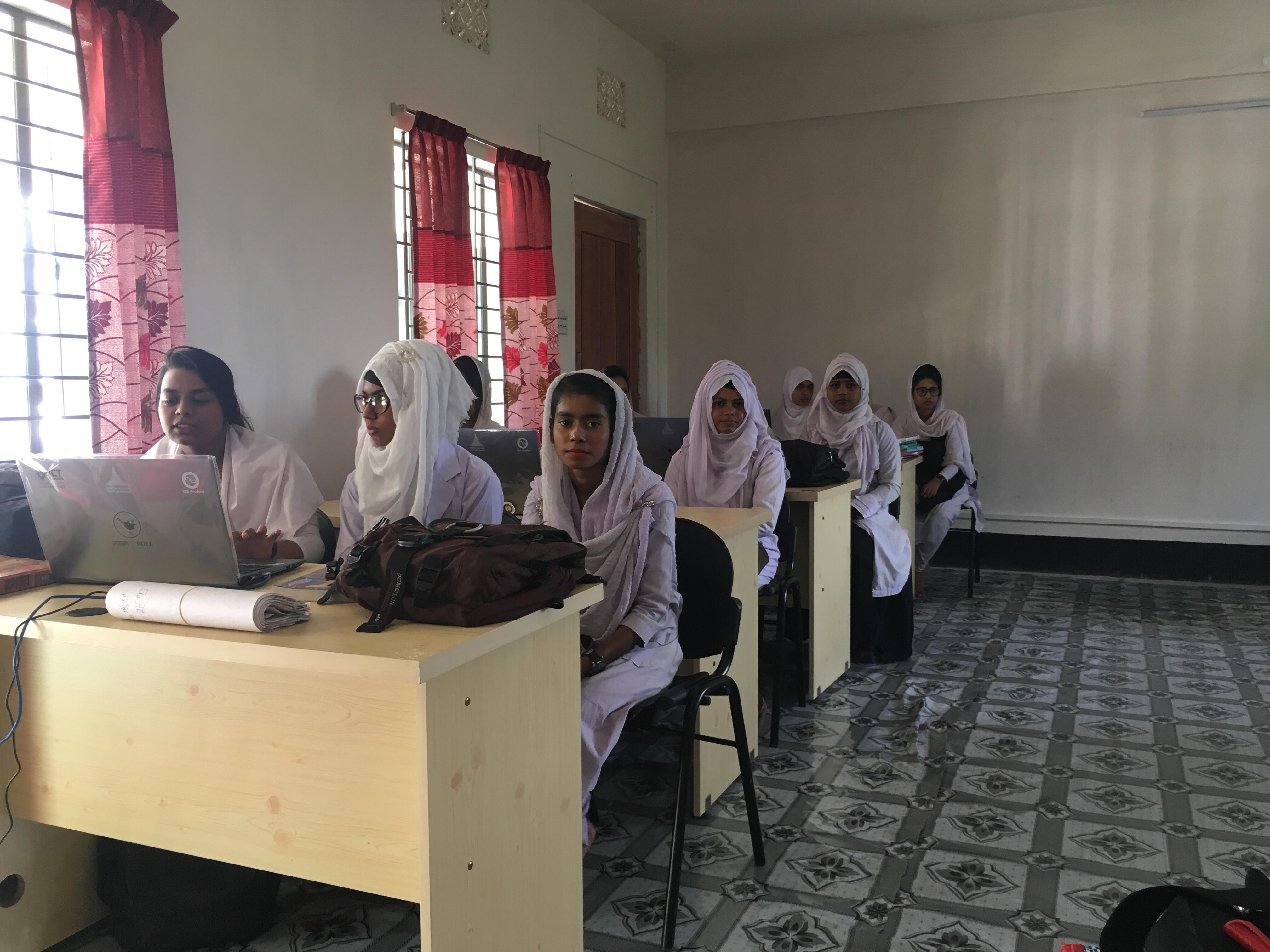 শেখ রাসেল ডিজিটাল ল্যাব পরিদর্শন_হাজী জালাল উদ্দীন মহিলা কলেজ