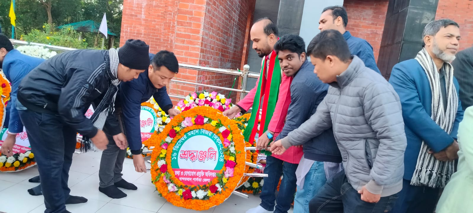 ১৬ ডিসেম্বর উদযাপন উপলক্ষে শহিদ মিনারে শ্রদ্ধাঞ্জলি অর্পণ।