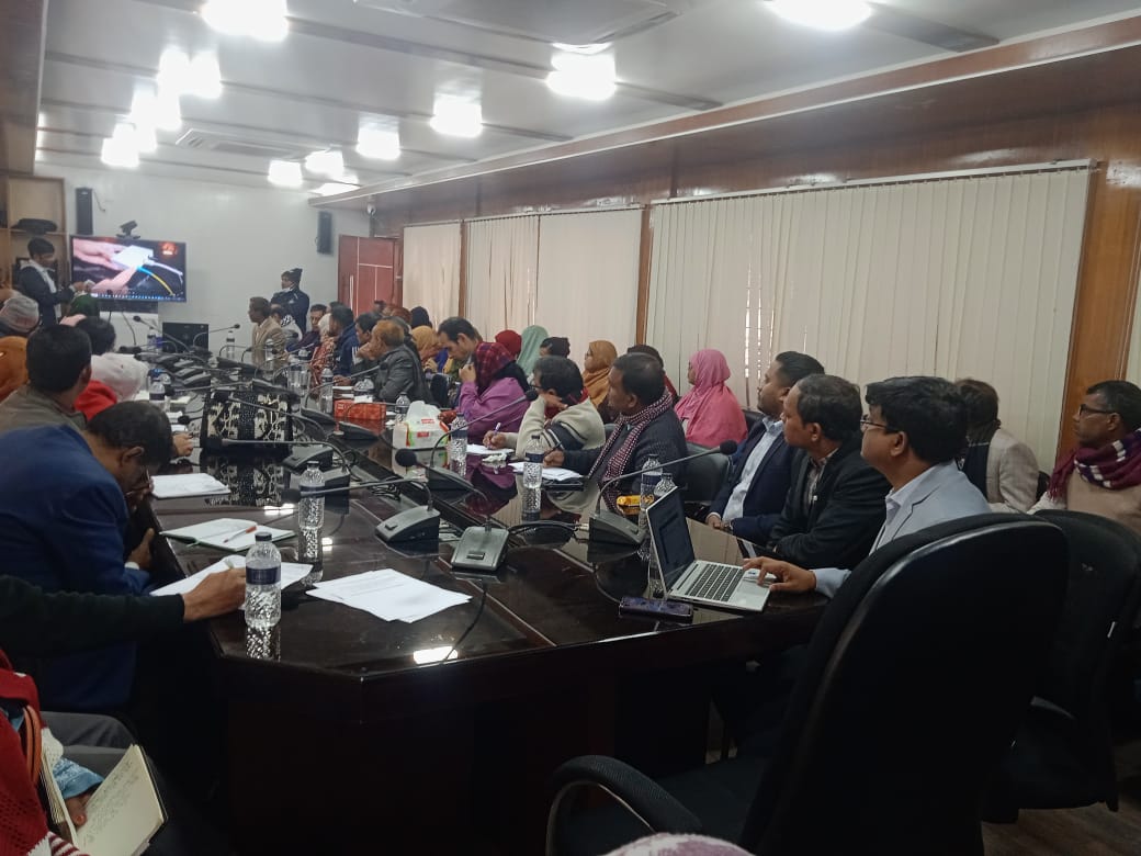 End User Connectivity প্রদান পরবর্তী গ্রাহক পর্যায়ে প্রশিক্ষণ ও চুক্তি স্বাক্ষর অনুষ্ঠানের স্থিরচিত্র।