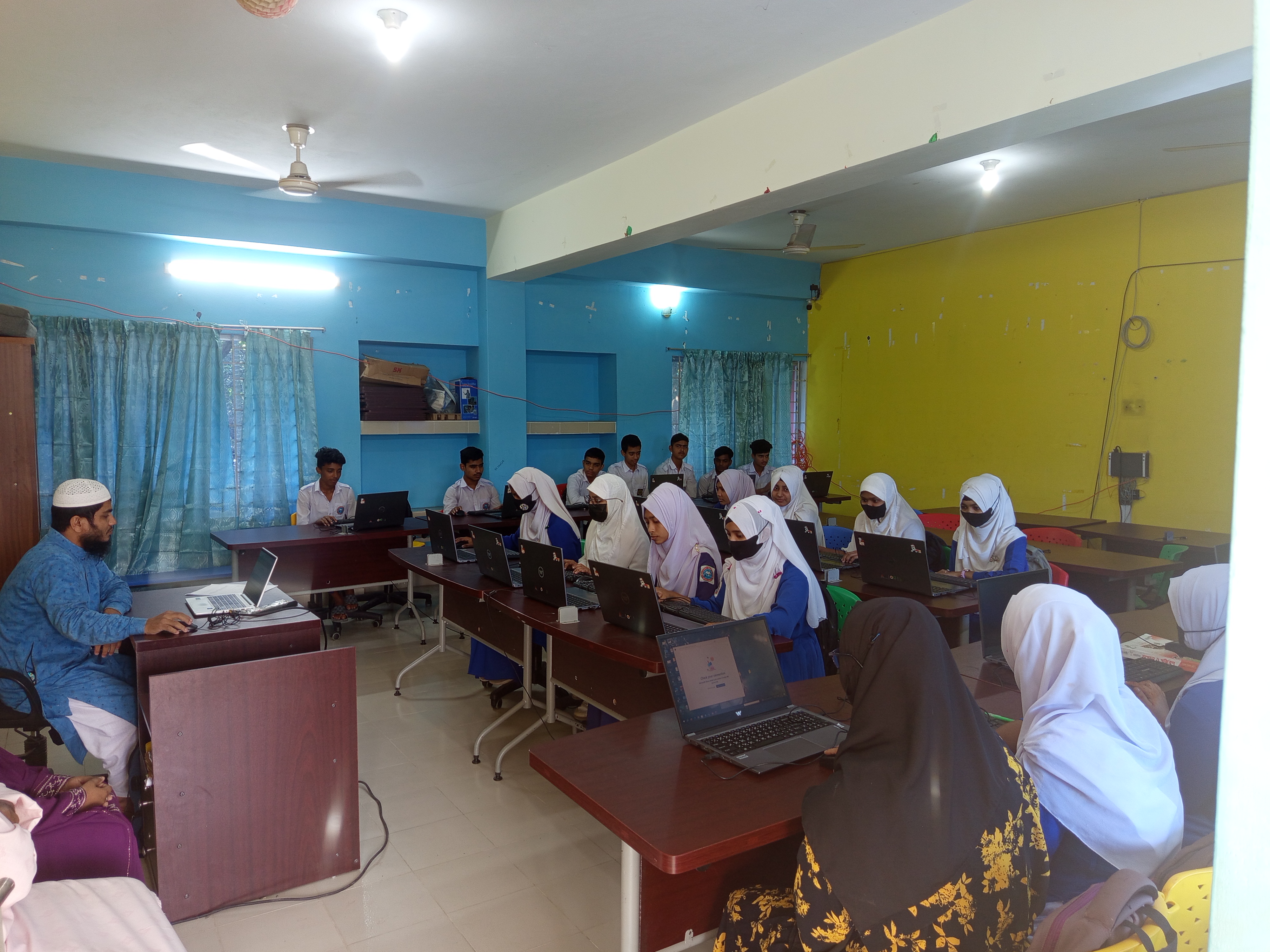 মল্লিকা ছানাউল্লাহ আনসারী উচ্চ বিদ্যালয়ে ল্যাব পরিদর্শন