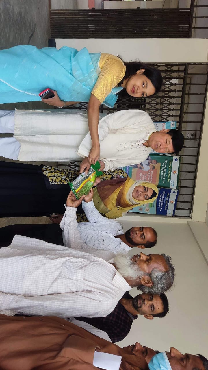 বীজ বিতরণ