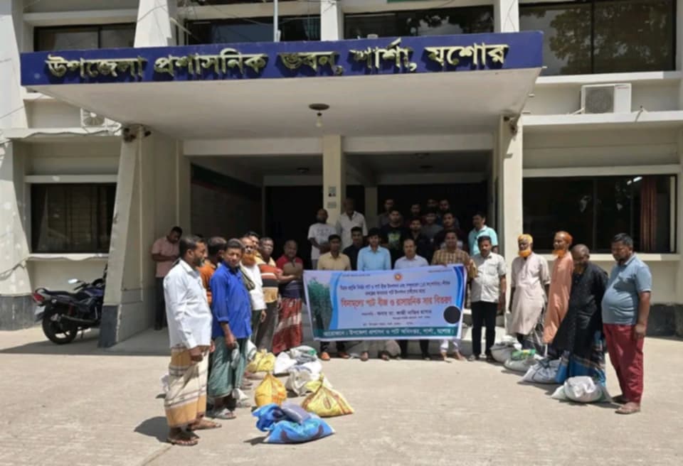 রাসায়নিক সার ও পাটবীজ বিতরণ