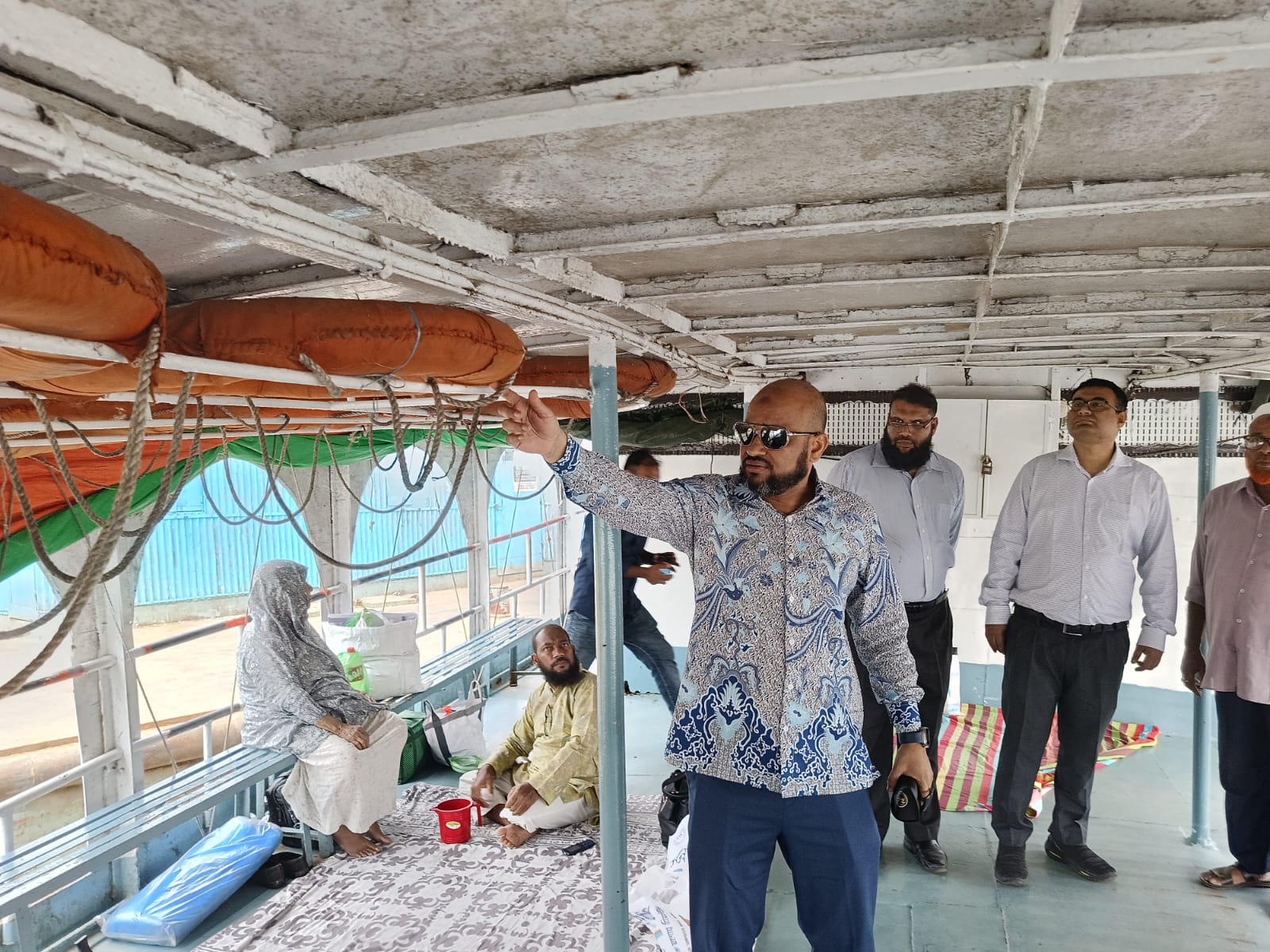 নৌপরিবহন অধিদপ্তর-এর মহাপরিচালক খুলনায় সানকেন ডেক জাহাজ পরিদর্শন করে নৌযাত্রার নিরাপত্তা, যাত্রীসেবা ও সার্বিক ব্যবস্থাপনায় প্রয়োজনীয় নির্দেশনা দেন।