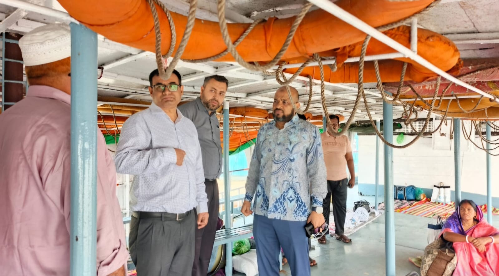 নৌপরিবহন অধিদপ্তর-এর মহাপরিচালক খুলনায় সানকেন ডেক জাহাজ পরিদর্শন করে নৌযাত্রার নিরাপত্তা, যাত্রীসেবা ও সার্বিক ব্যবস্থাপনায় প্রয়োজনীয় নির্দেশনা দেন।