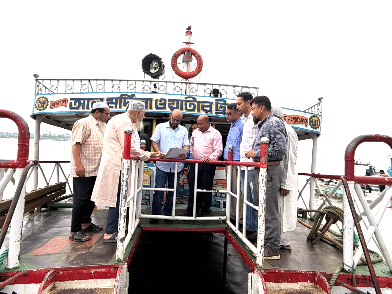 নৌপরিবহন অধিদপ্তরের মহাপরিচালক ভৈরব কিশোরগঞ্জে সানকেন ডেক জাহাজ পরিদর্শন ও মালিকদের সঙ্গে মতবিনিময়