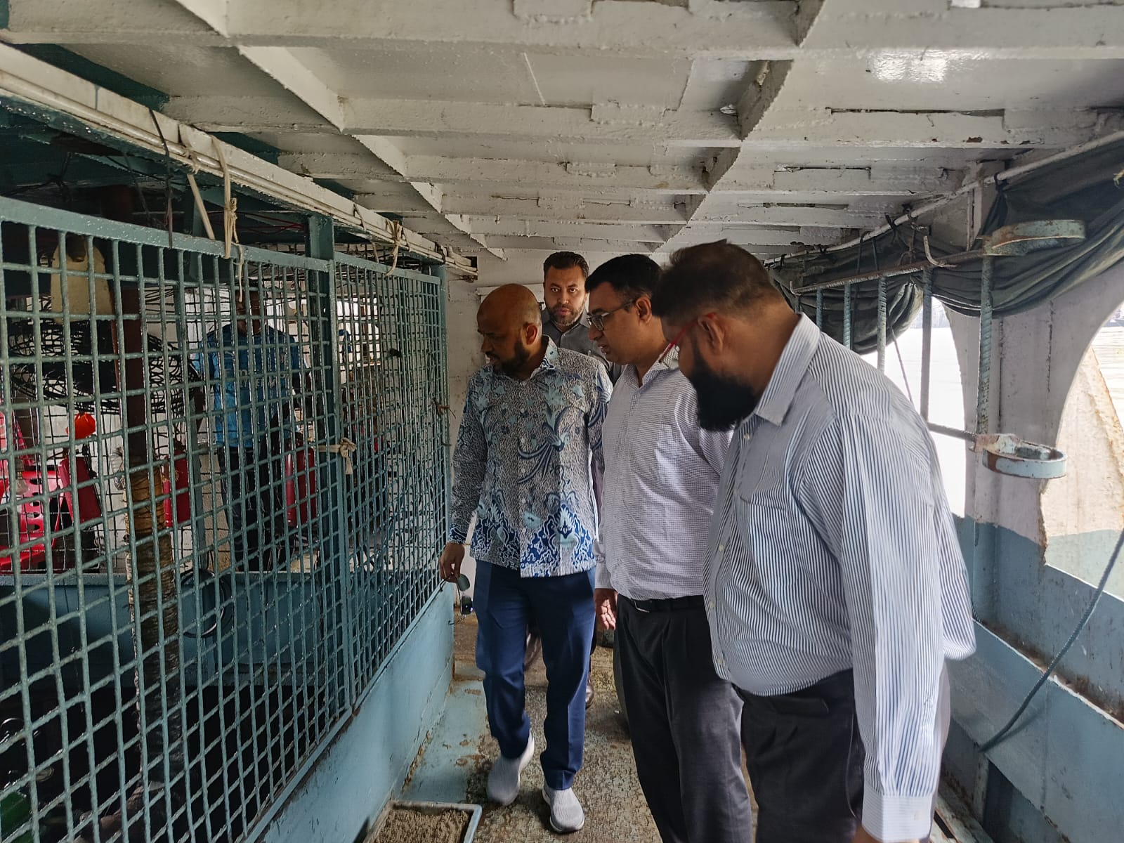 নৌপরিবহন অধিদপ্তর-এর মহাপরিচালক খুলনায় সানকেন ডেক জাহাজ পরিদর্শন করে নৌযাত্রার নিরাপত্তা, যাত্রীসেবা ও সার্বিক ব্যবস্থাপনায় প্রয়োজনীয় নির্দেশনা দেন।