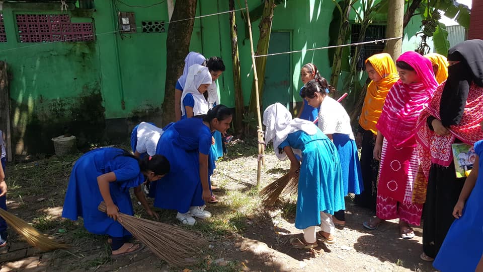 সরকারি প্রাথমিক বিদ্যালয় পর্যায়ে পরিষ্কার-পরিছন্নতা কার্যক্রমের কিছু ছবি
