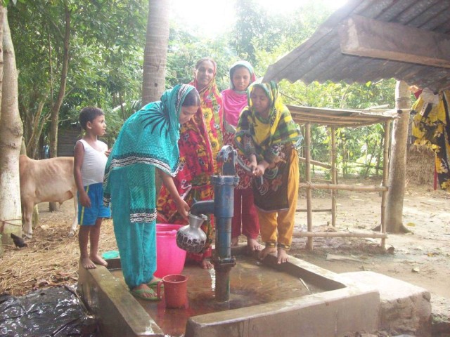 6 নং হ্যান্ড পাম্প