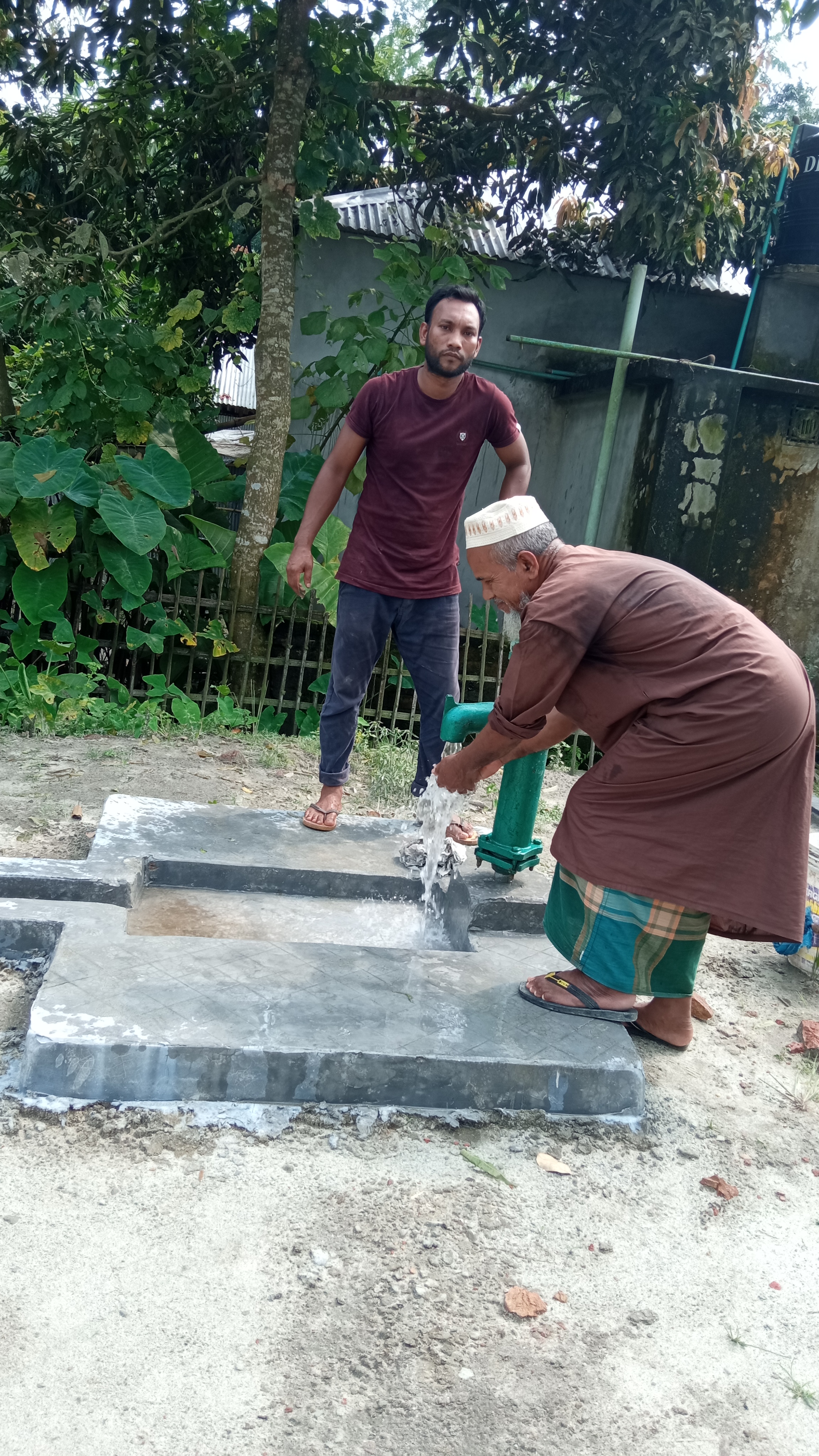 ৬ নং হ্যান্ড টিউবওয়েল