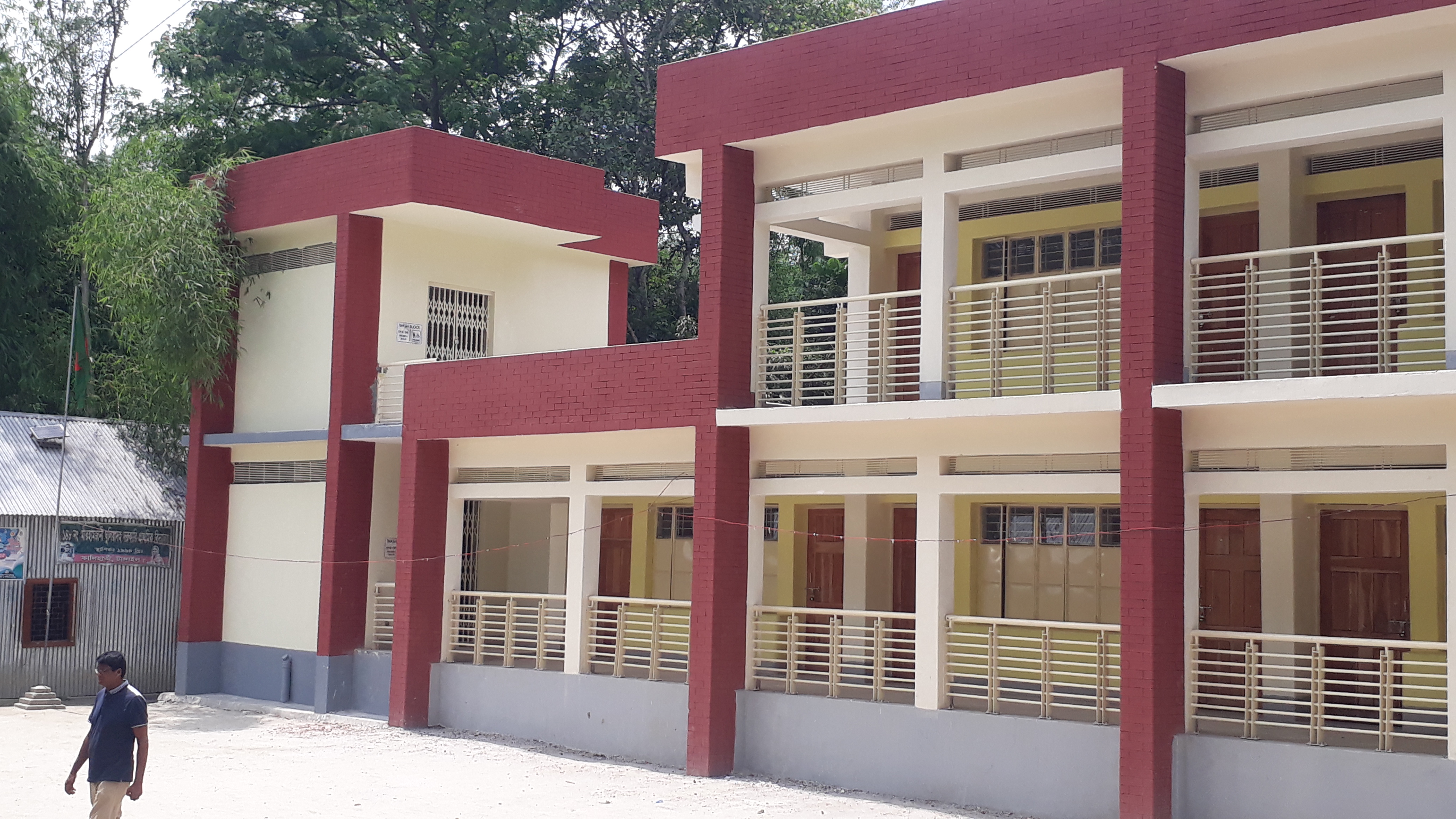 দ্বি-তলা ওয়াশ ব্লক মীর হামজানী ঘুলীয়াদহ সপ্রাবি