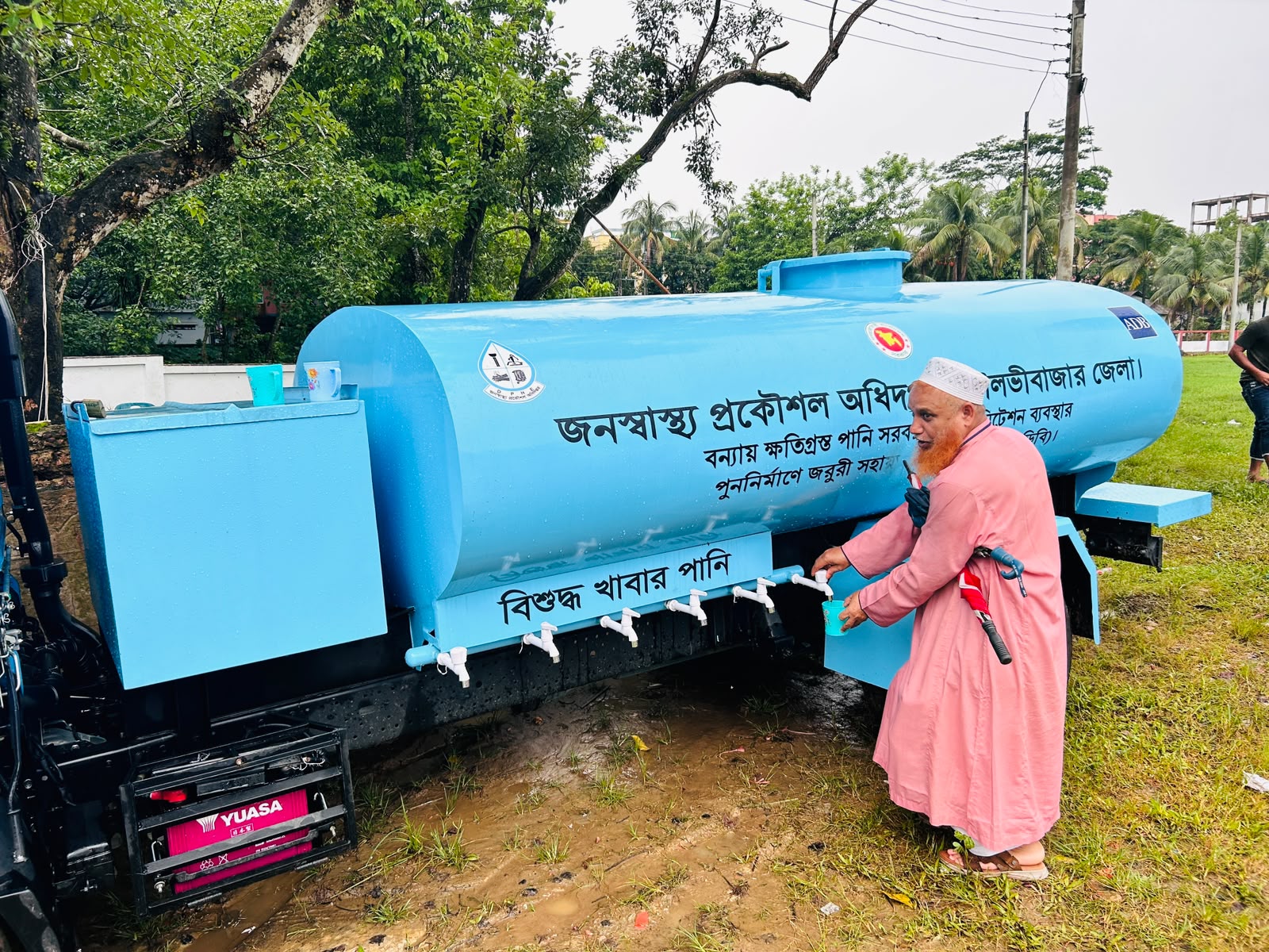 ফ্যামিলি কার্ড বিতরণে বিশুদ্ধ খাবার পানির সুব্যবস্থা