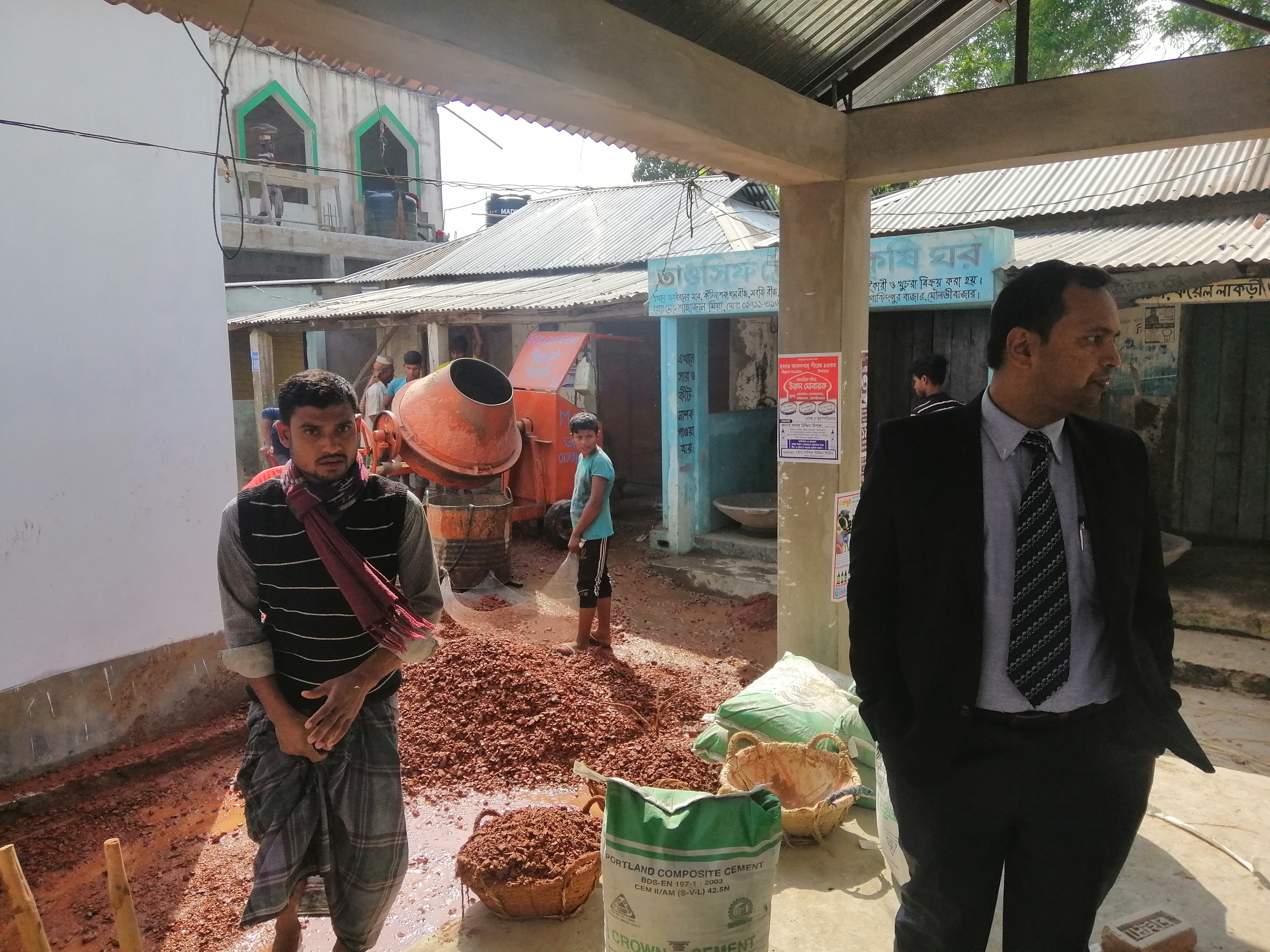 নির্বাহী প্রকৌশলী মহোদয় কর্তৃক প্রকল্প পরিদর্শন