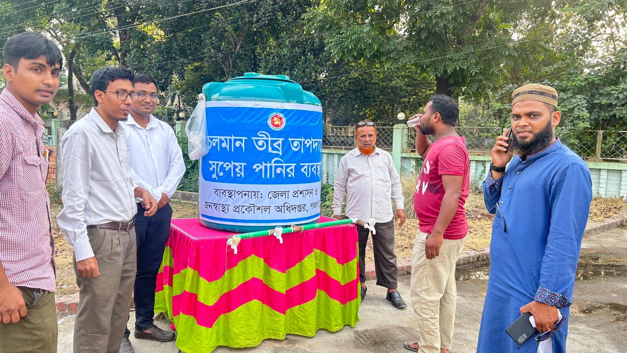 তীব্র তাপতাহের জন্য সাধারণ মানুষের জন্য সুপেয় পানির ব্যবস্থাকরণ