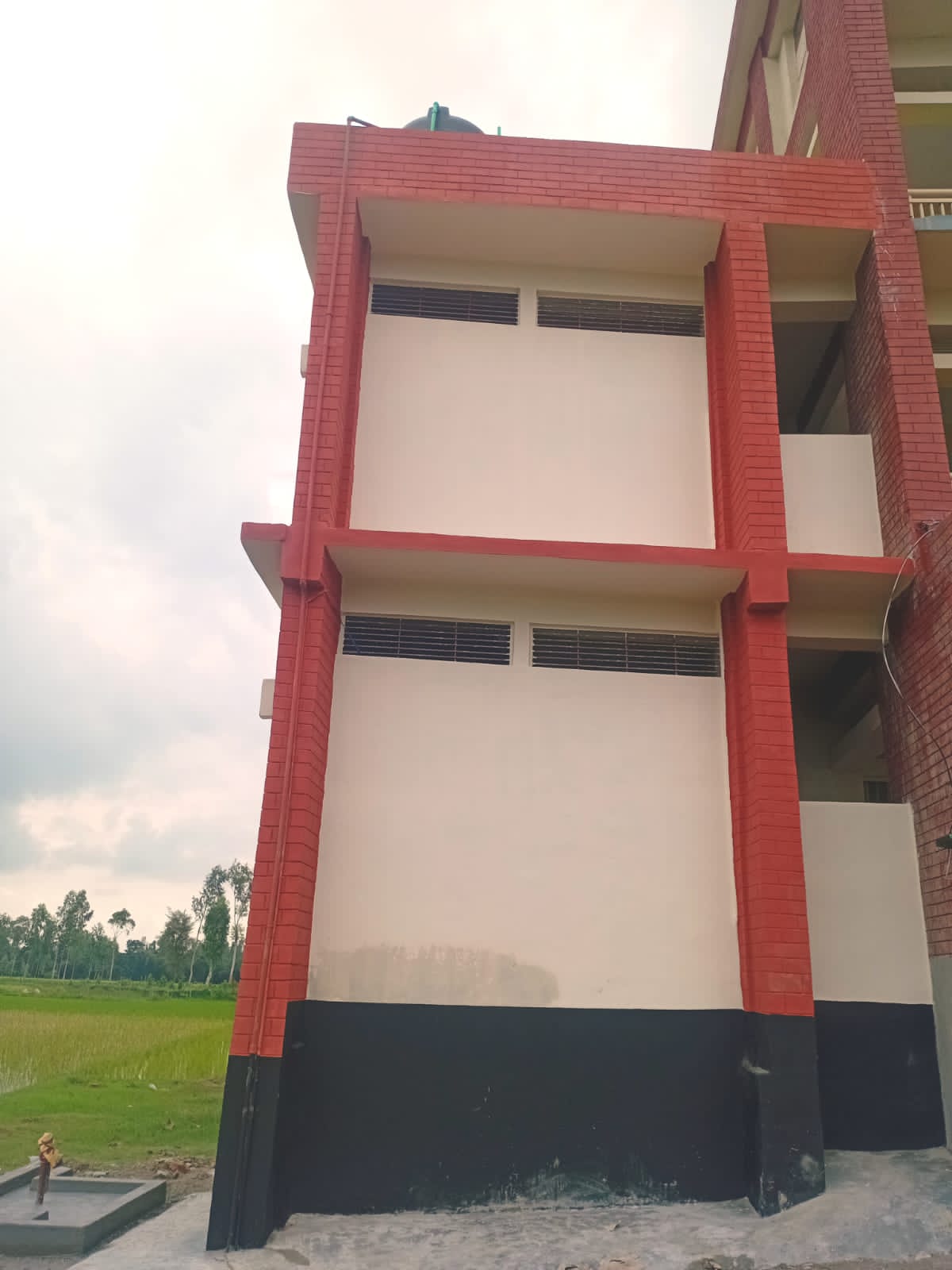 প্রাথমিক বিদ্যালয়ে ওয়াসব্লক নির্মাণ