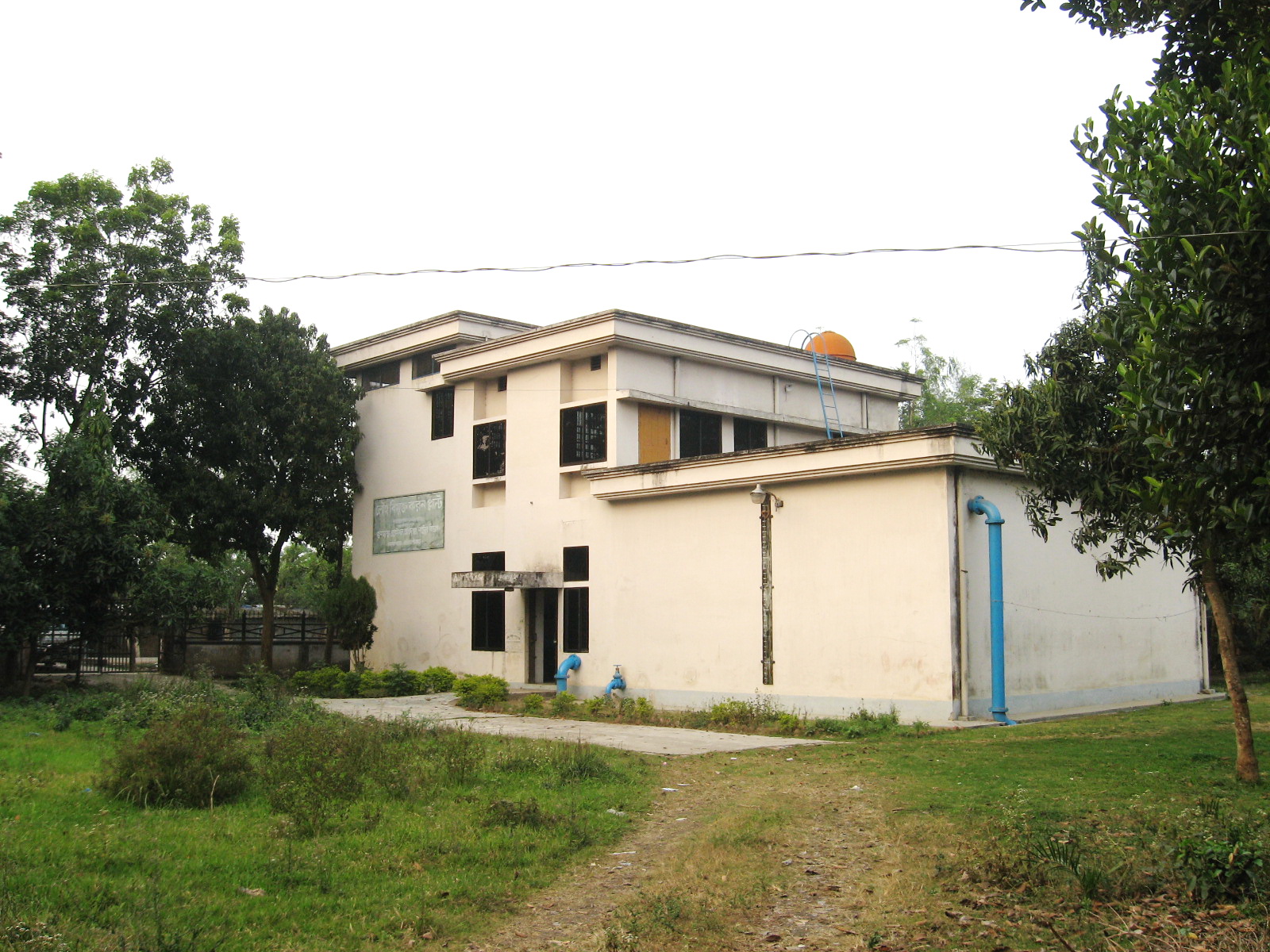 পাইপ লাইনের মাধ্যমে নিরাপদ সুপেয় পানি সরবরাহ