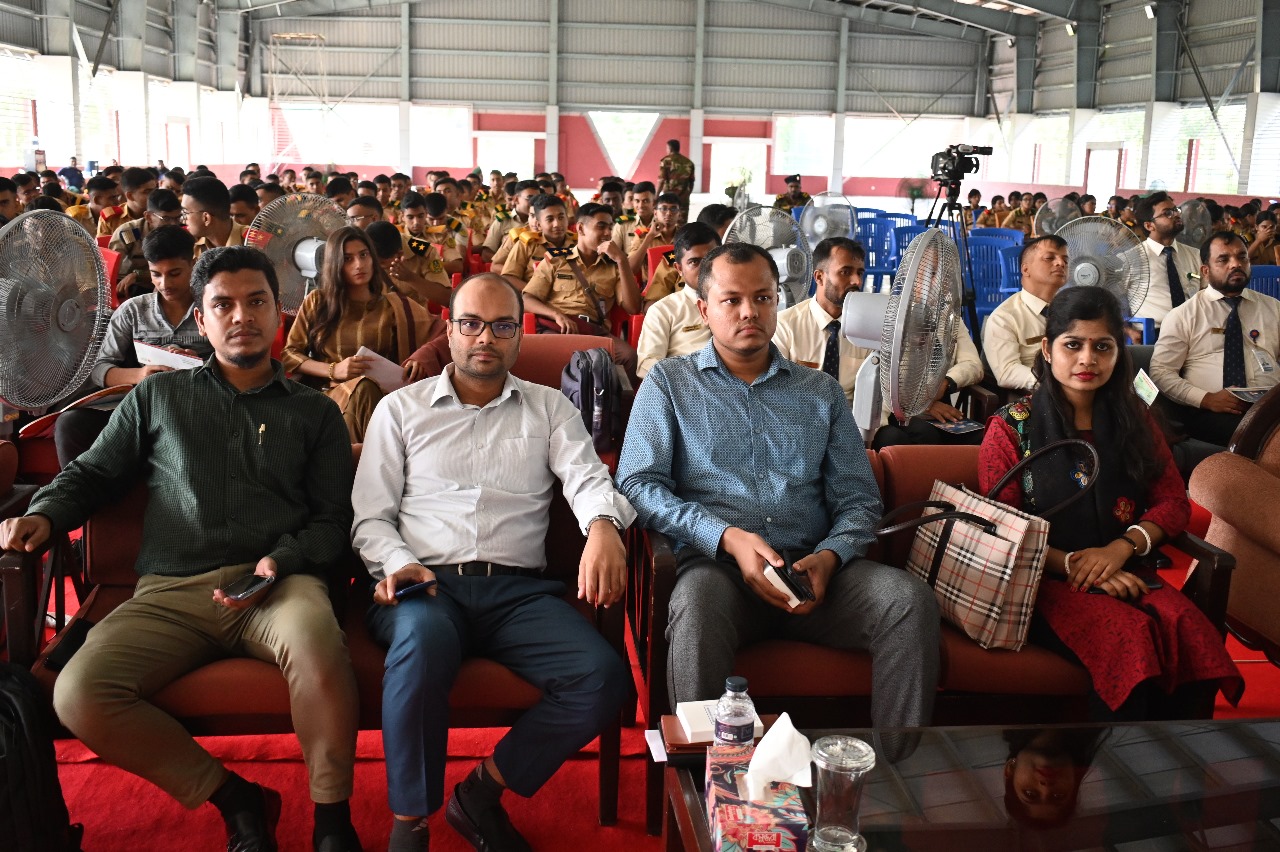 মিলিটারি কলেজিয়েট স্কুল, খুলনায় "সাইবার সচেতনতা" শীর্ষক সেমিনার অনুষ্ঠিত