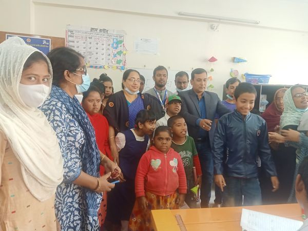 বুদ্ধি প্রতিবন্ধী অনুষ্ঠান