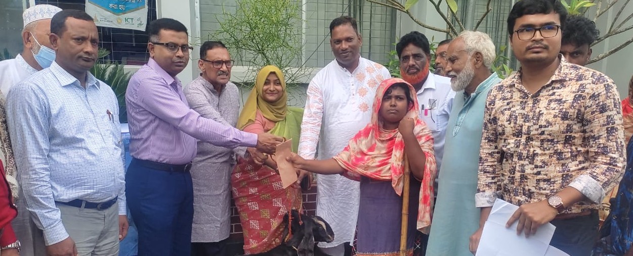 ভিক্ষাবৃত্তি নিরসনে এবং ভিক্ষুক পূণর্বাসান ও বিকল্প কর্মসংস্থান সৃষ্টির লক্ষ্যে উপজেলার ১৭ জন ভিক্ষুকদের মাঝে ছাগল বিতরণ