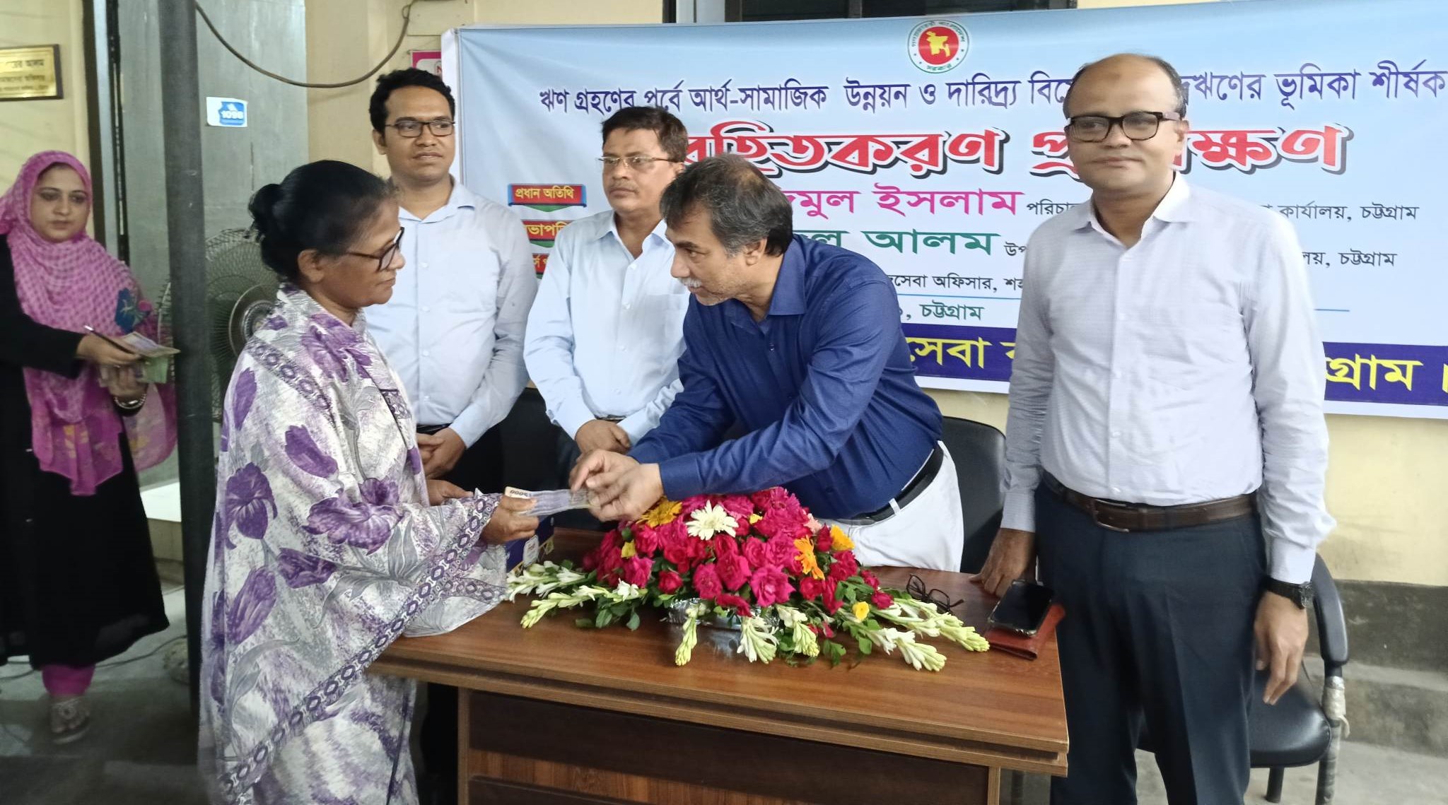 সুদমুক্ত ক্ষুদ্রঋণ ঋণ বিতরণ