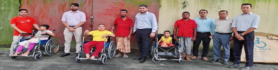 প্রতিবন্ধী শিশুদের মাঝে হুইল চেয়ার বিতরণ