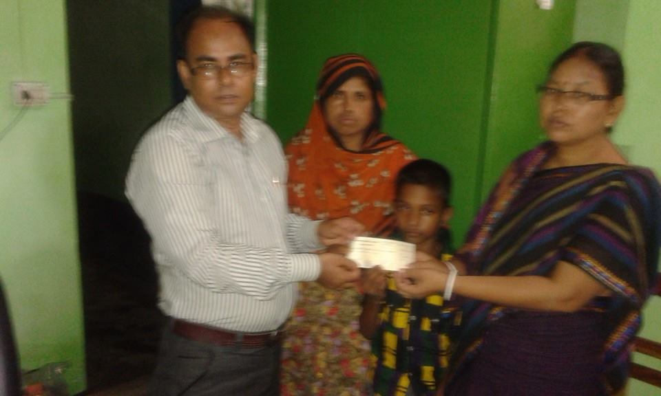 উপজেলা সমাজসেবা কাযালয়, দিনাজপুর,কতৃক বিভিন্ন ইউনিয়নের বিভিন্ন প্রক্লপভুক্ত গ্রামে সুদ-মুক্ত ঝৃন বিতরন 