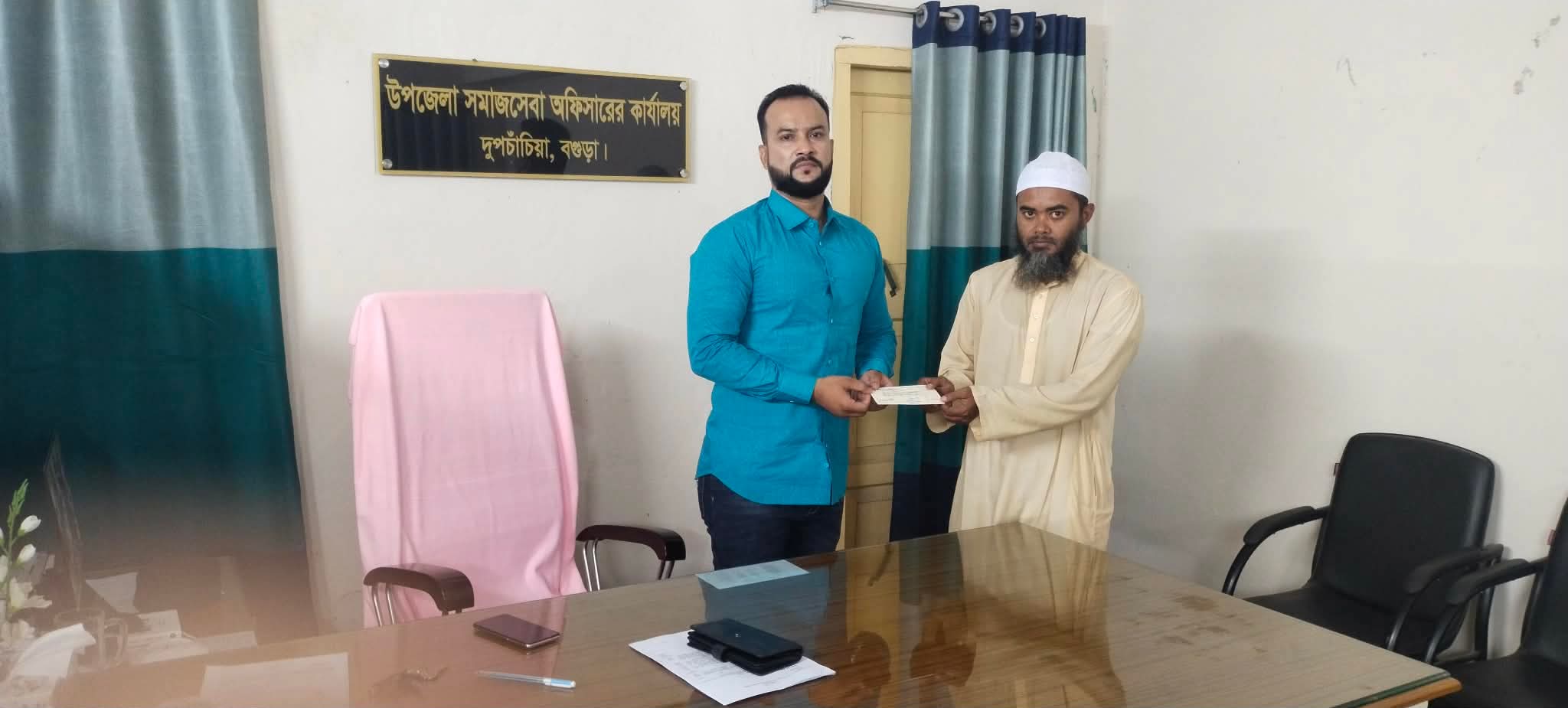 ক্যাপিটেশন গ্রান্টপ্রাপ্ত এতিমখানার অনুদানের চেক বিতরণ