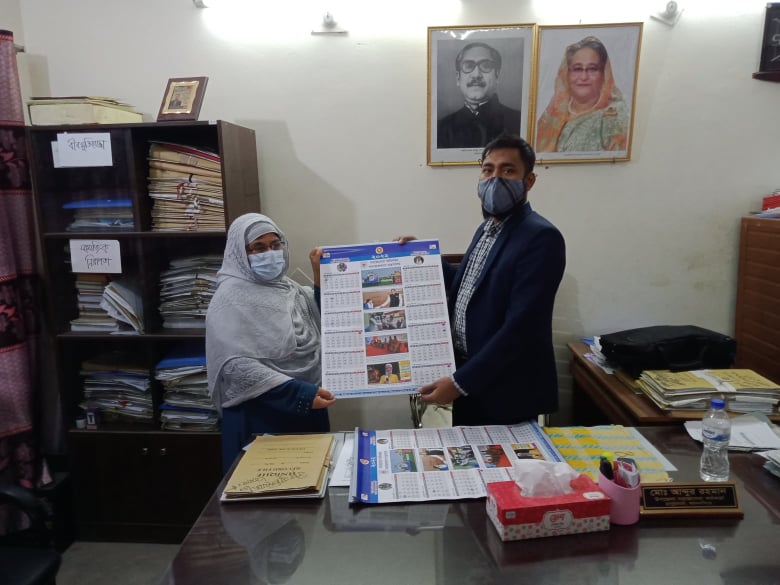 কর্মচারীদের মধ্যে ক্যালেন্ডার বিতরণ-২০২২