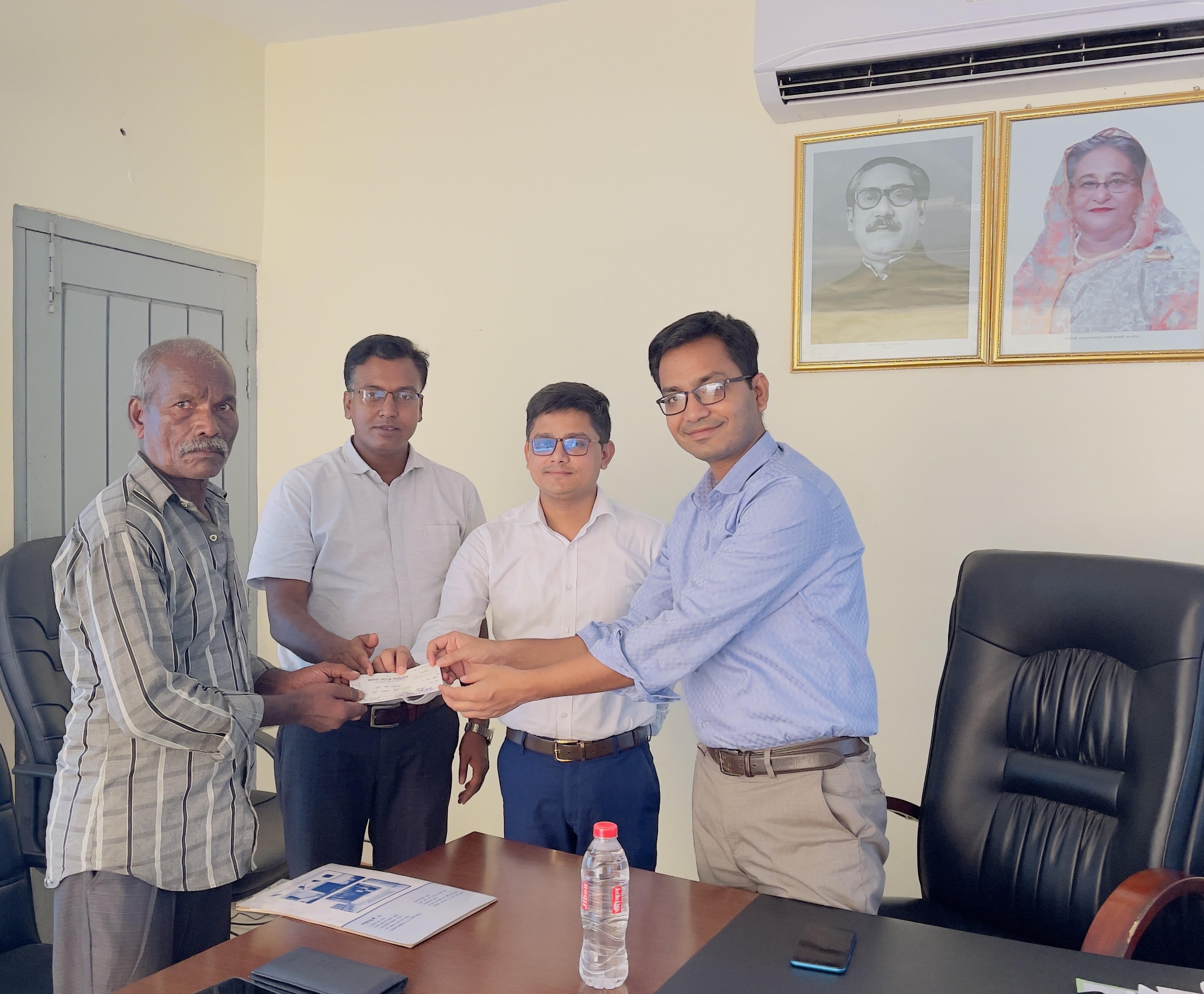 অনুদান বিতরণ