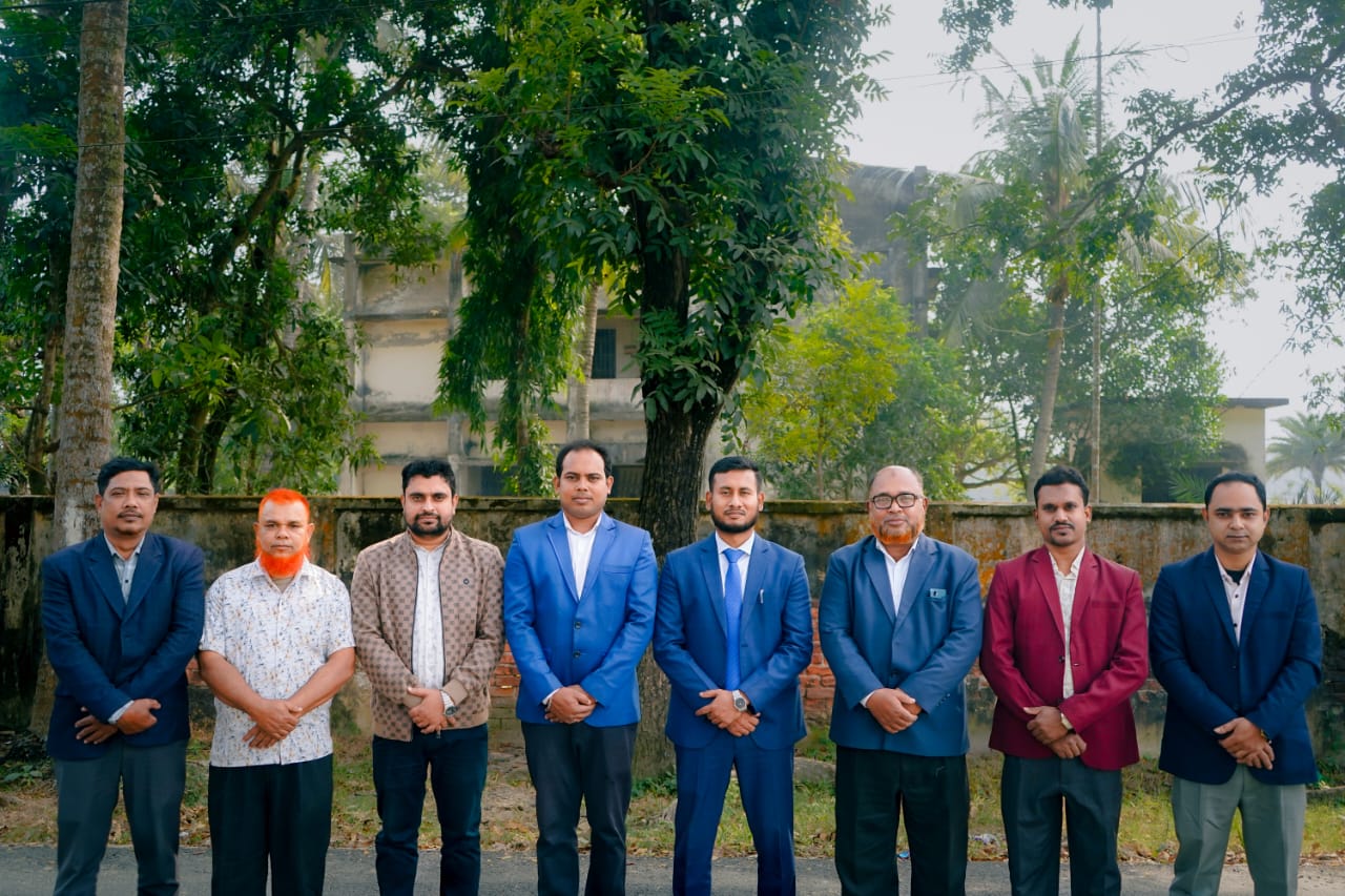 উপজেলা সমাজসেবা কার্যালয়ের কর্মকর্তা ও কর্মচারীদের ছবি