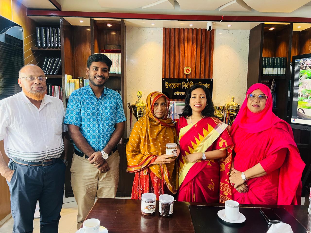 সুবিধাভোগীকে ঋণ বিতরণ