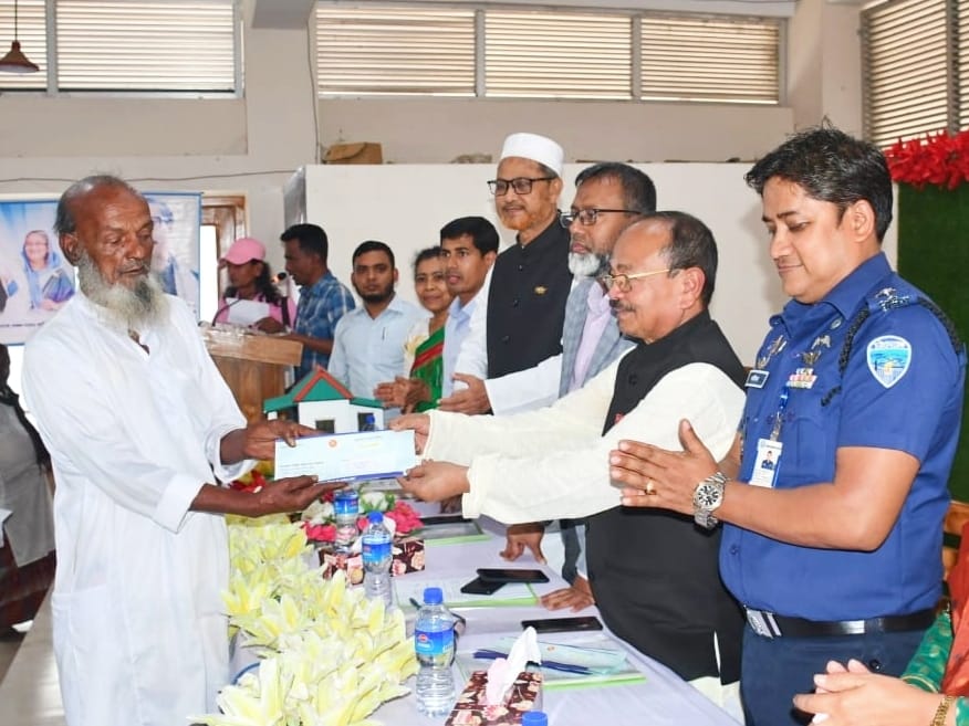 ক্যান্সার, কিডনি রোগীর অনুদানের চেক বিতরণ