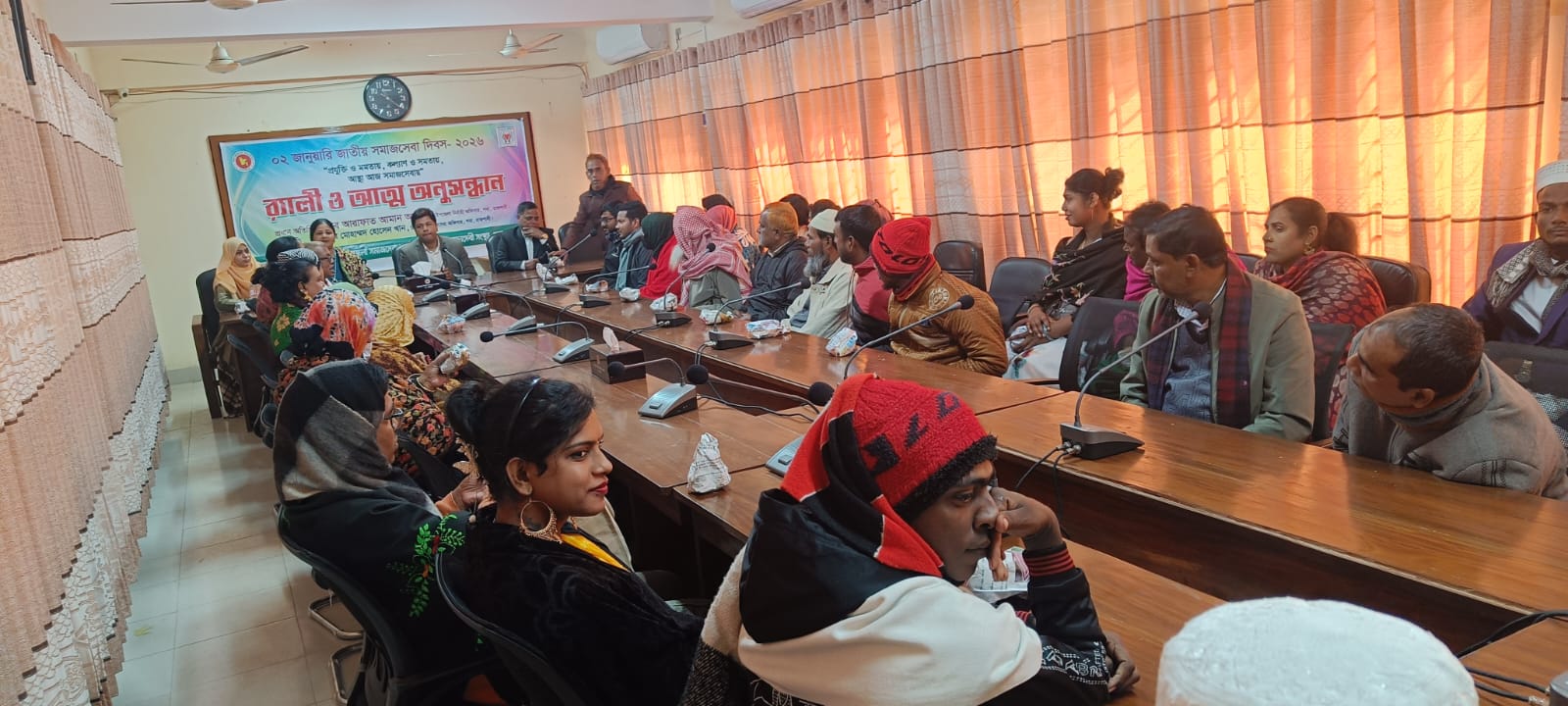 পবা উপজেলায় আত্ম অনুসন্ধান কর্মসূচির মধ্য দিয়ে জাতীয় সমাজসেবা দিবস পালিত হয়েছে। দিবসটি উপলক্ষে শনিবার (৩ জানুয়ারি) সকালে উপজেলা পরিষদের সভাকক্ষে আত্ম অনুসন্ধান কর্মসূচির সূচনা হয়। পরে“প্রযুক্তি ও মমতায়, কল্যাণ ও সমতায়, আস্থা আজ সমাজসেবায়”