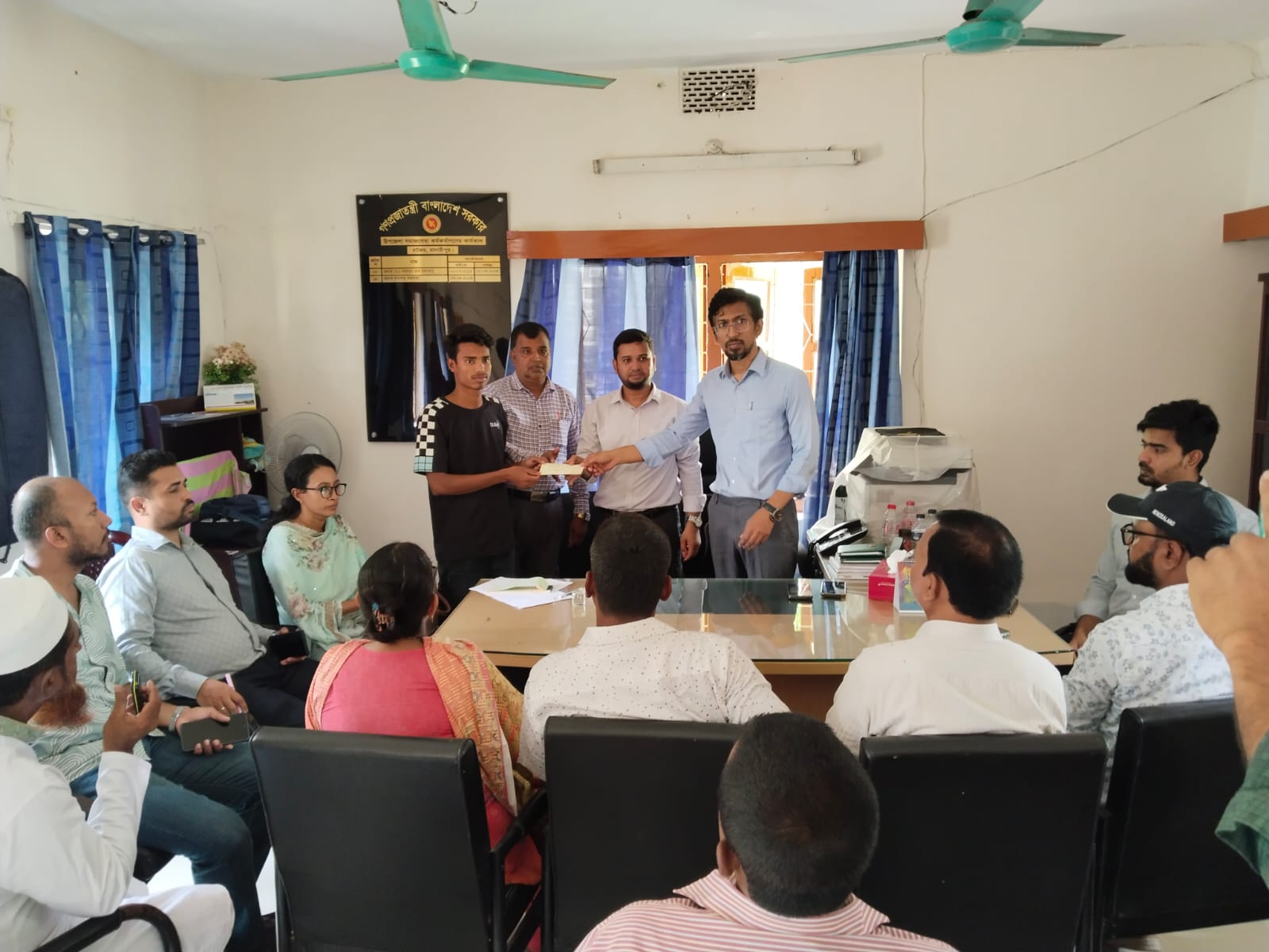 আর্থিক সহায়তার অনুদান বিতরণ