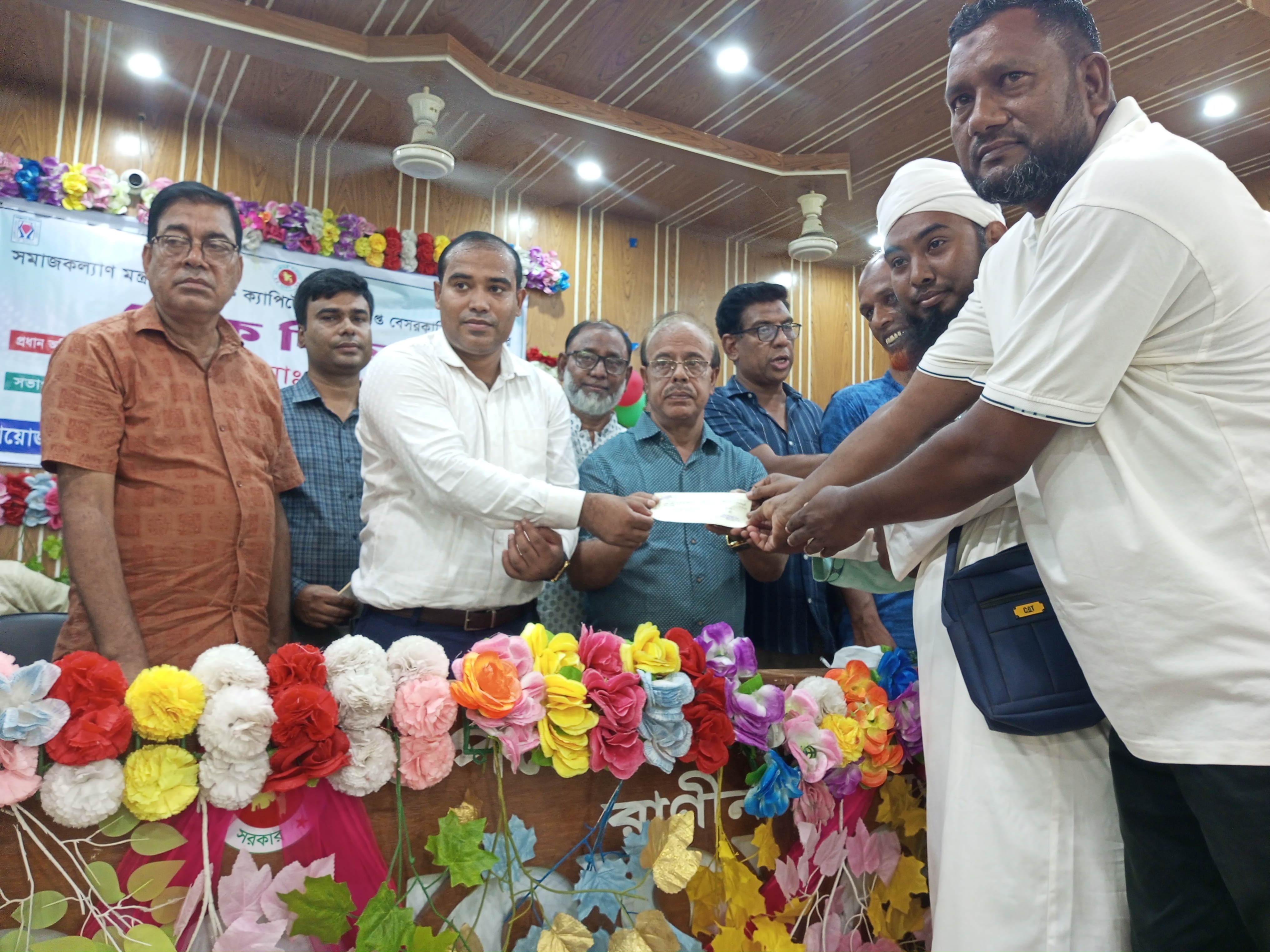 মাননীয় সংসদ সদস্য কর্তৃক বেসরকারী এতিম খানার ক্যাপিটেশন গ্রান্ট এর চেক বিতরণ ২৬