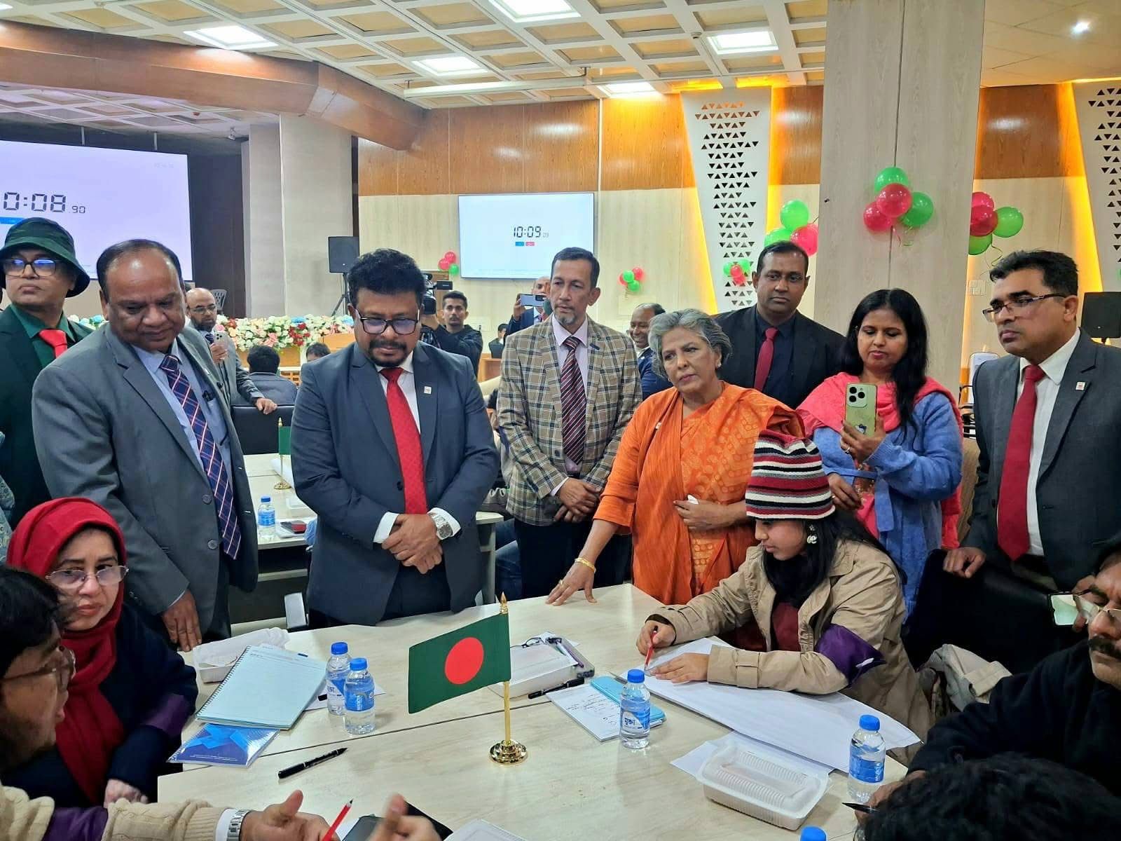 ২ জানুয়ারি জাতীয় সমাজসেবা দিবস ২০২৬ উপলক্ষে আয়োজিত যত্নশীল সমাজ: নবীন-প্রবীণ কথোপকথন অনুষ্ঠানে উপস্থিত ছিলেন সমাজকল্যাণ মন্ত্রণালয়ের মাননীয় উপদেষ্টা জনাব শারমীন এস মুরশিদ এবং জনাব, মোঃ সাইদুর রহমান খান, মহাপরিচালক, সমাজসেবা অধিদপ্তর, ঢাকা। (শনিবার, ৩ জানুয়ারি ২০২৬)