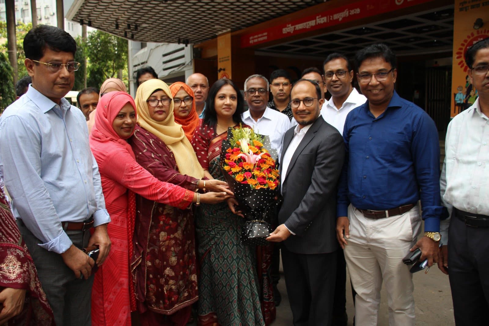 সমাজকল্যাণ মন্ত্রণালয় এবং মহিলা ও শিশু বিষয়ক মন্ত্রণালয়ের মাননীয় প্রতিমন্ত্রী মিজ্‌ ফারজানা শারমীন, এমপি মহোদয়ের সমাজসেবা অধিদপ্তরে আগমন।
