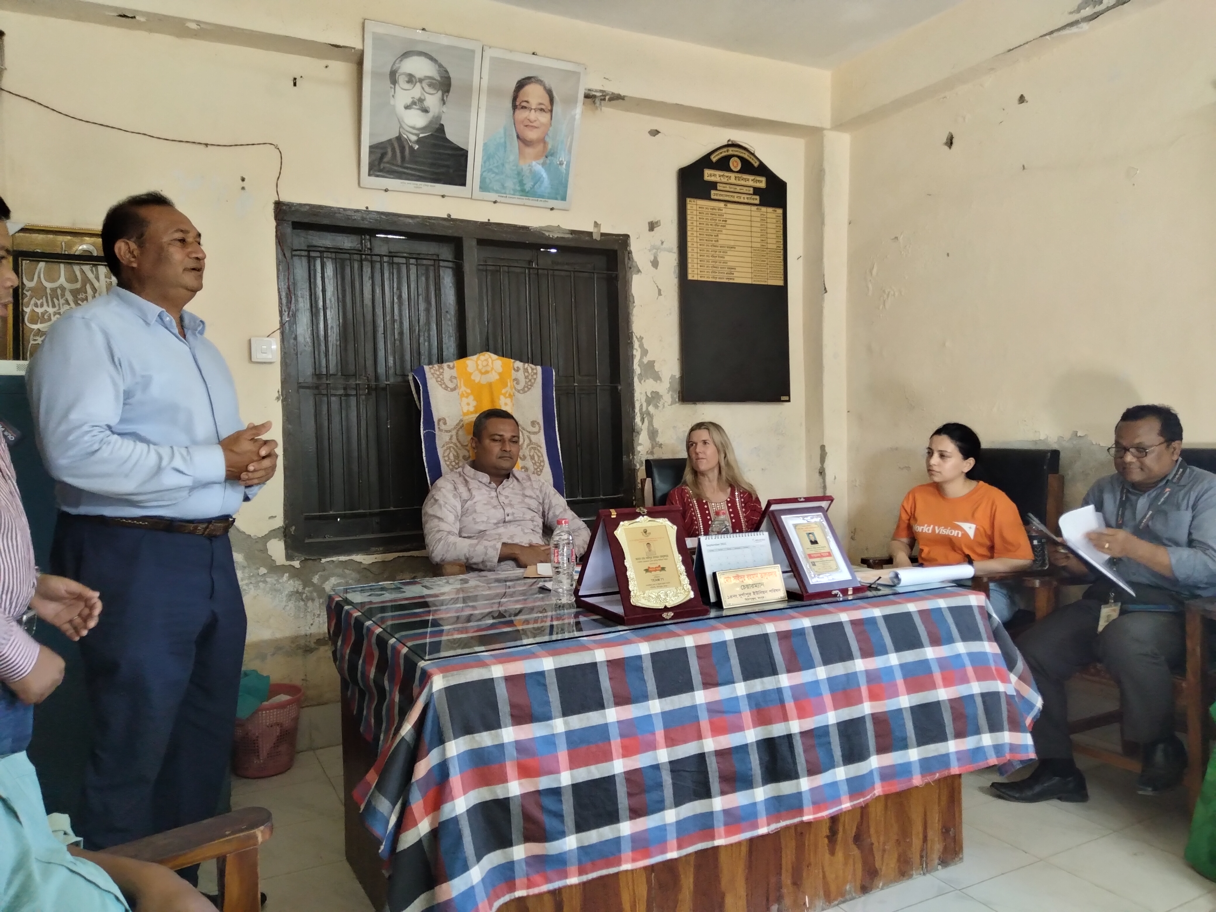 ওয়ার্ল্ড ভিশন এর বিদেশি প্রতিনিধিদের সাথে ইউনিয়ন পরিষদে মতবিনিময়।
