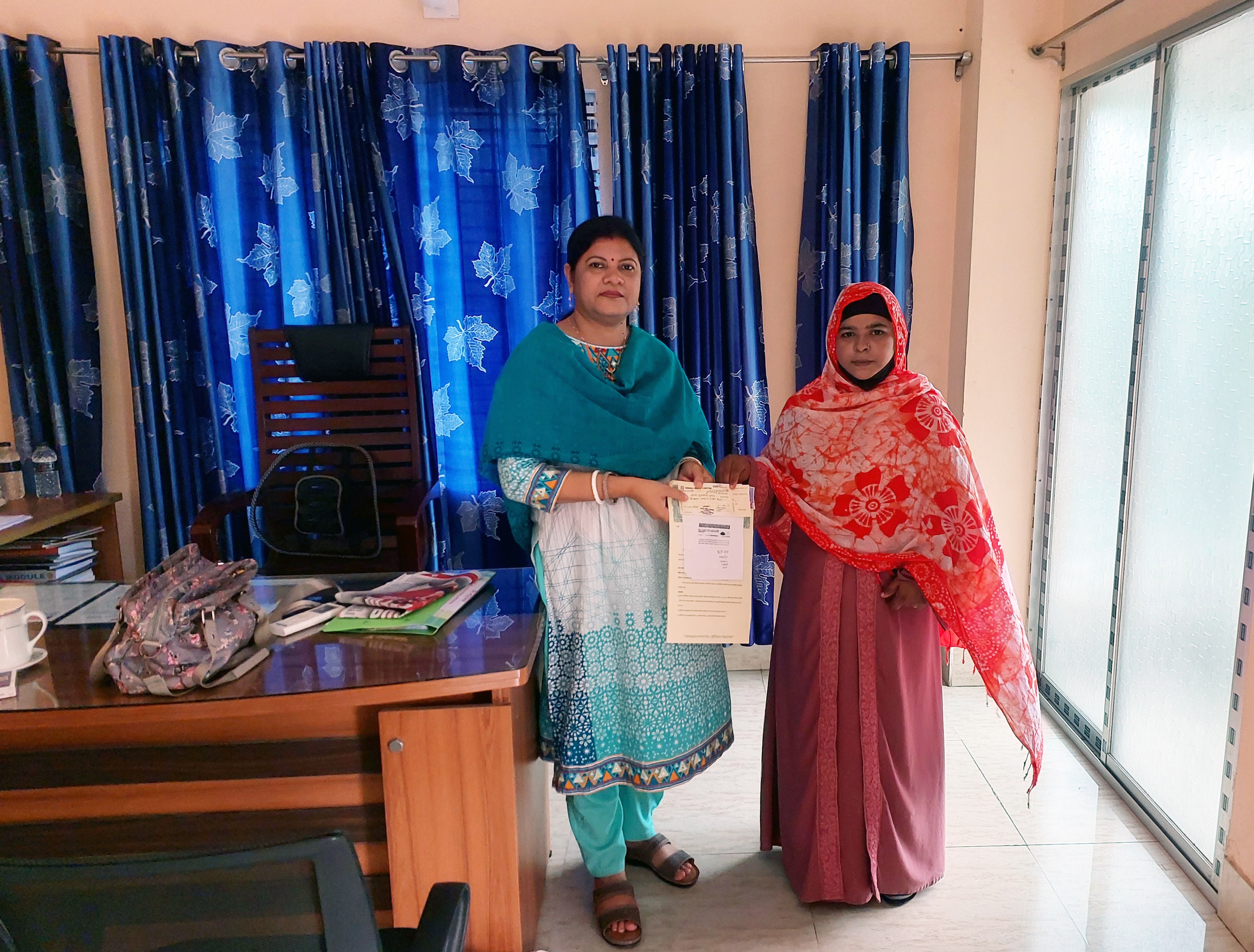 "মহিলাদের আত্মকর্মসংস্থানের জন্য ক্ষুদ্রঋণ কার্যক্রম" এর আওতায় ঋণের চেক বিতরণ